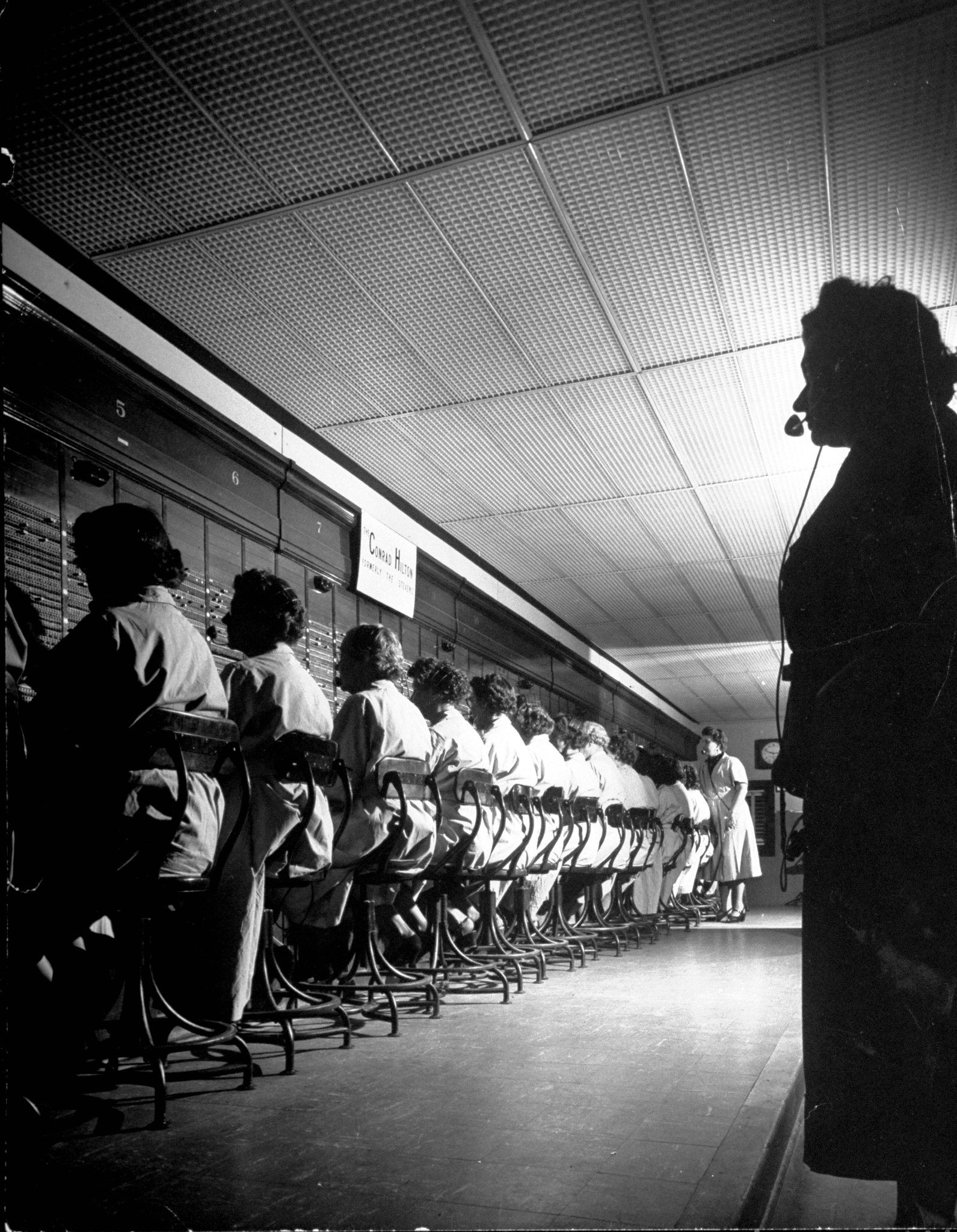 Telephone operators, 1952
