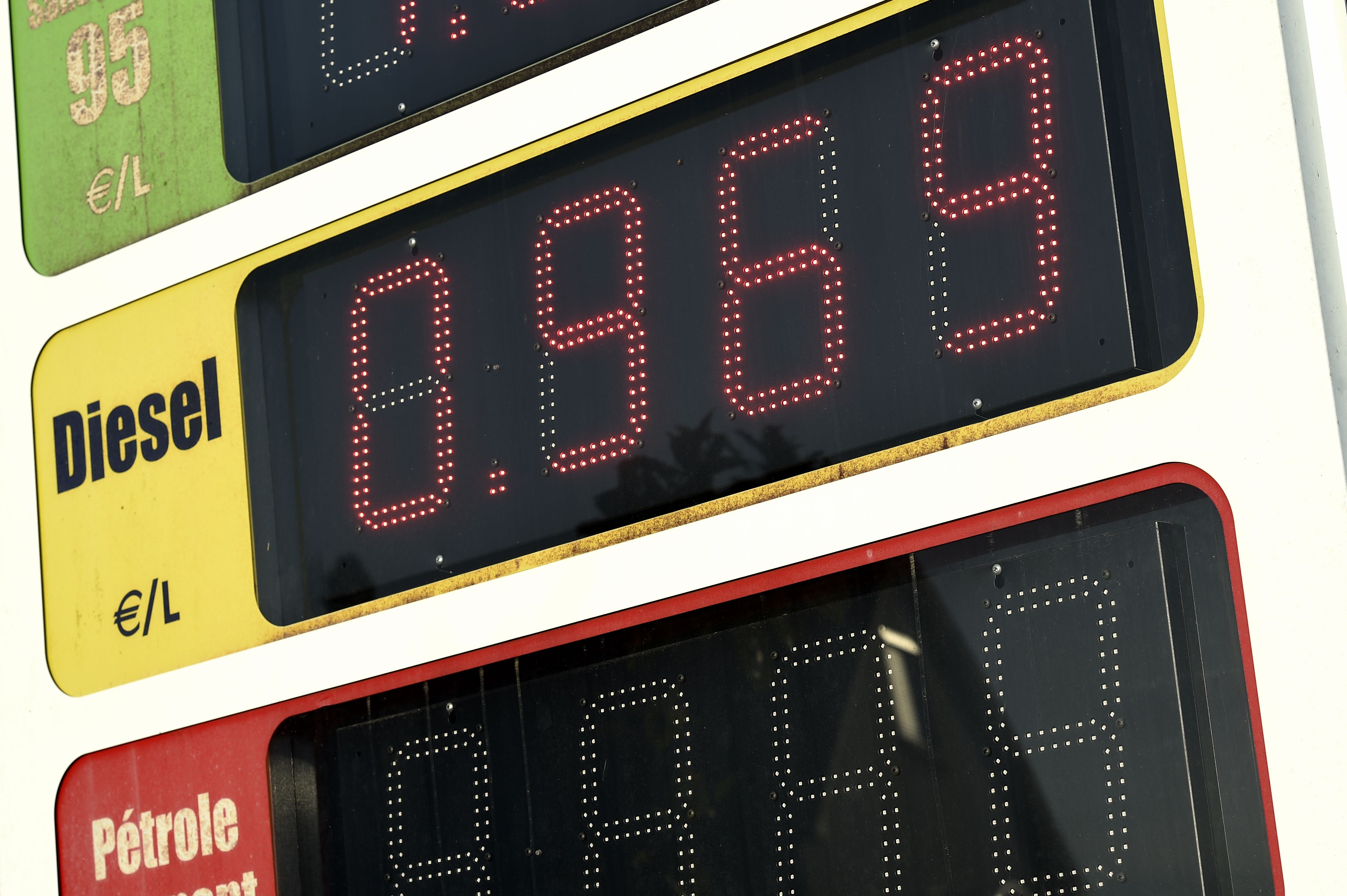 FRANCE-PETROL-PRICE