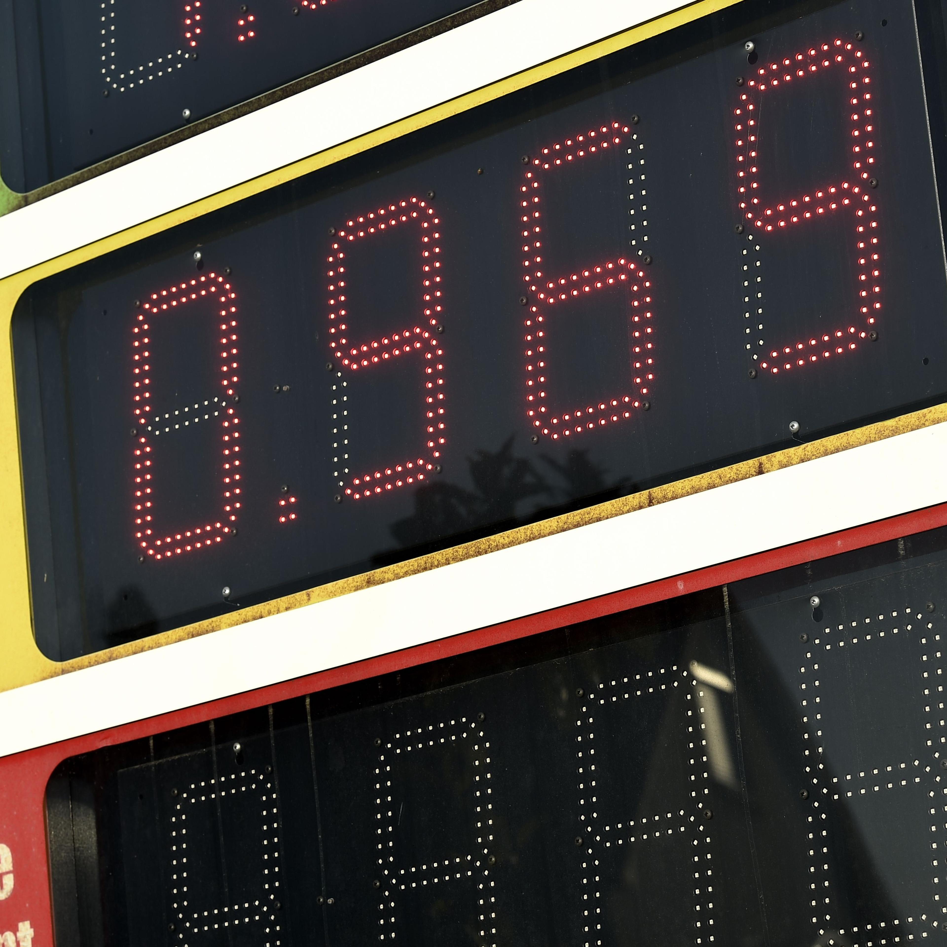 FRANCE-PETROL-PRICE