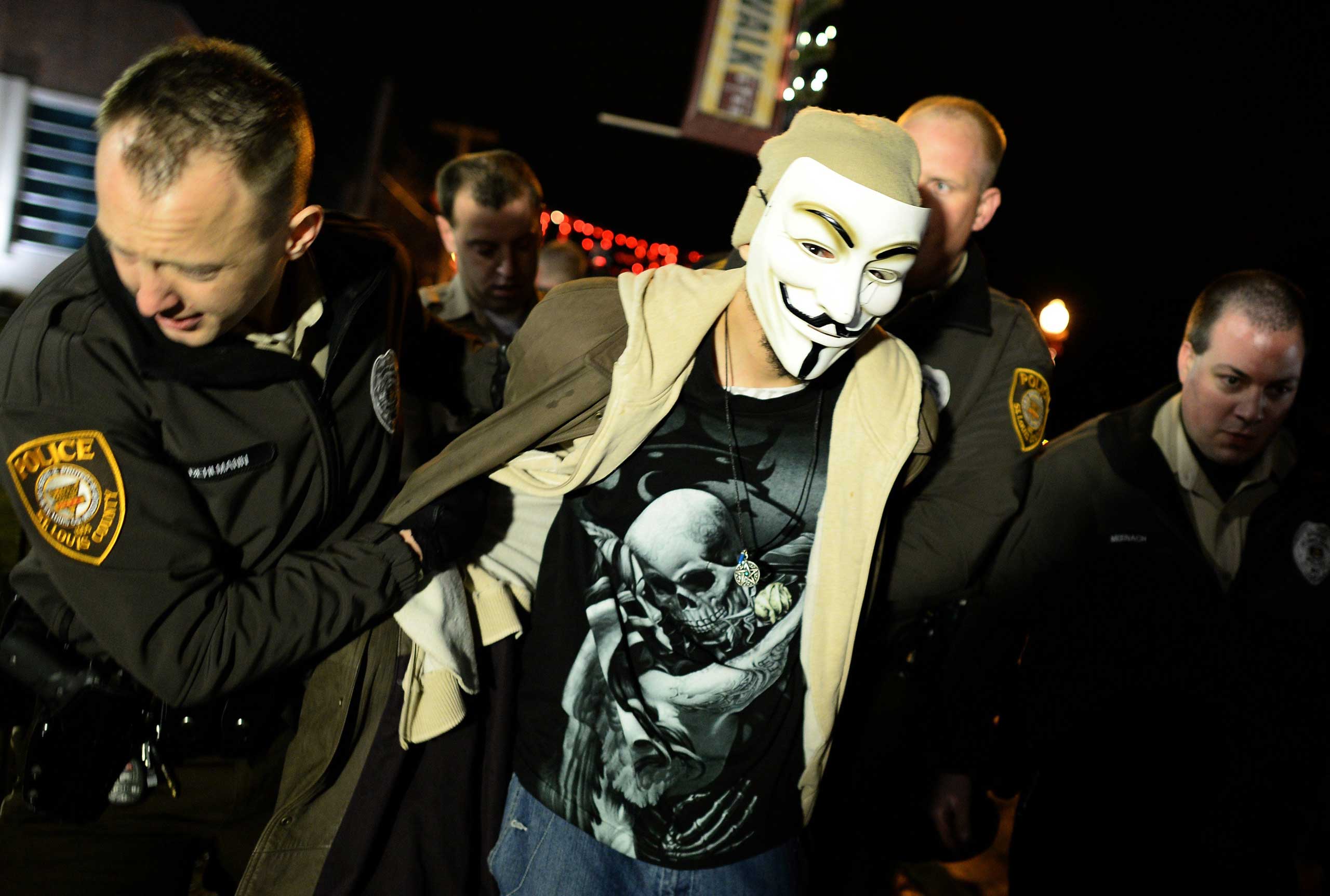 TOPSHOTS-US-CRIME-POLICE-RACE-UNREST