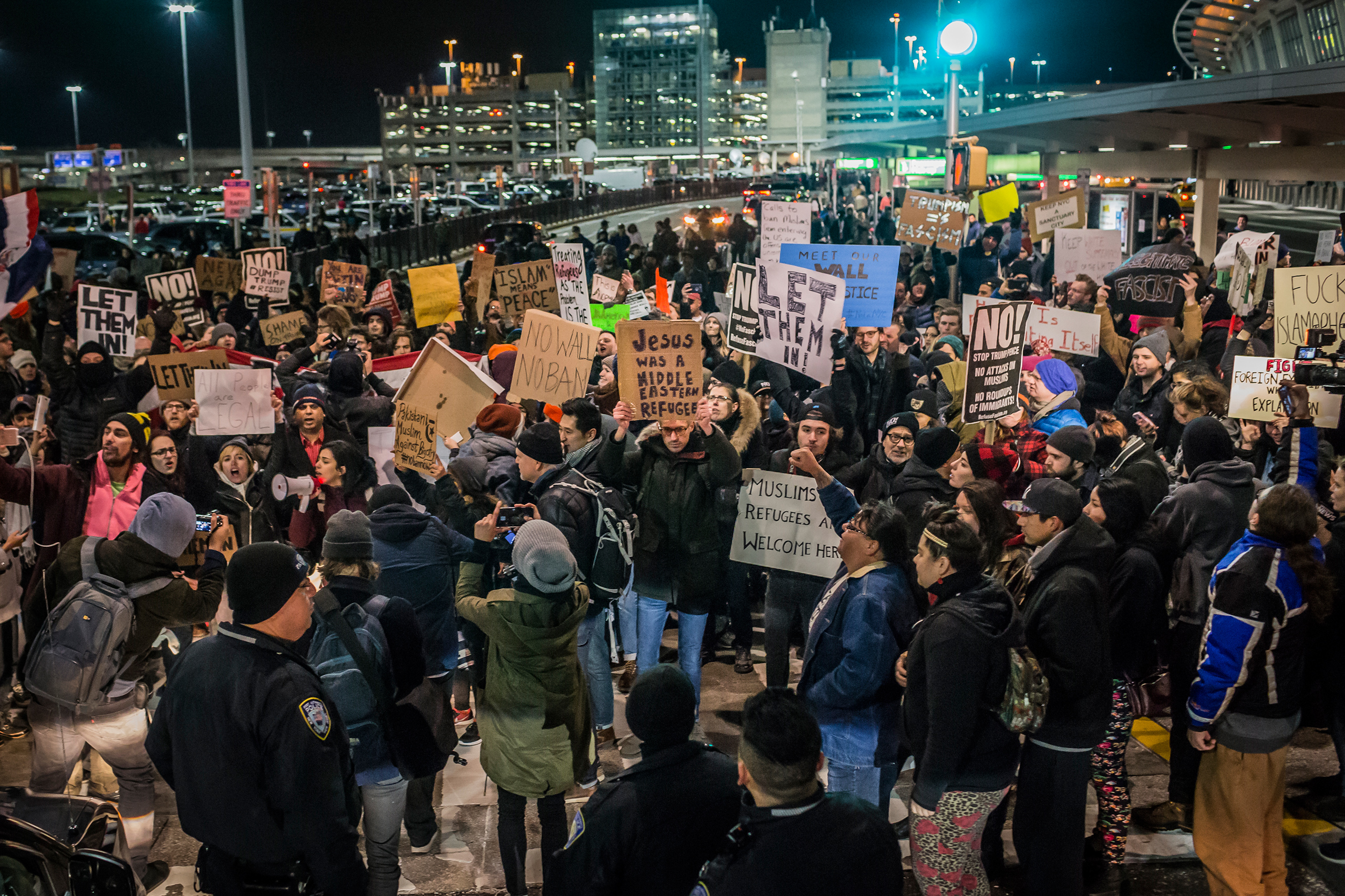 For over 8 hours on Jan. 28, 2017, thousands flooded into Terminal 4 at New York's John F. Kennedy International Airport, at times shutting down the hub while protesting Donald Trump's executive order banning Muslims from certain countries from traveling to the U.S. Around 8 p.m. that evening, the federal court for the Eastern District of New York issued an emergency stay halting the ban. 