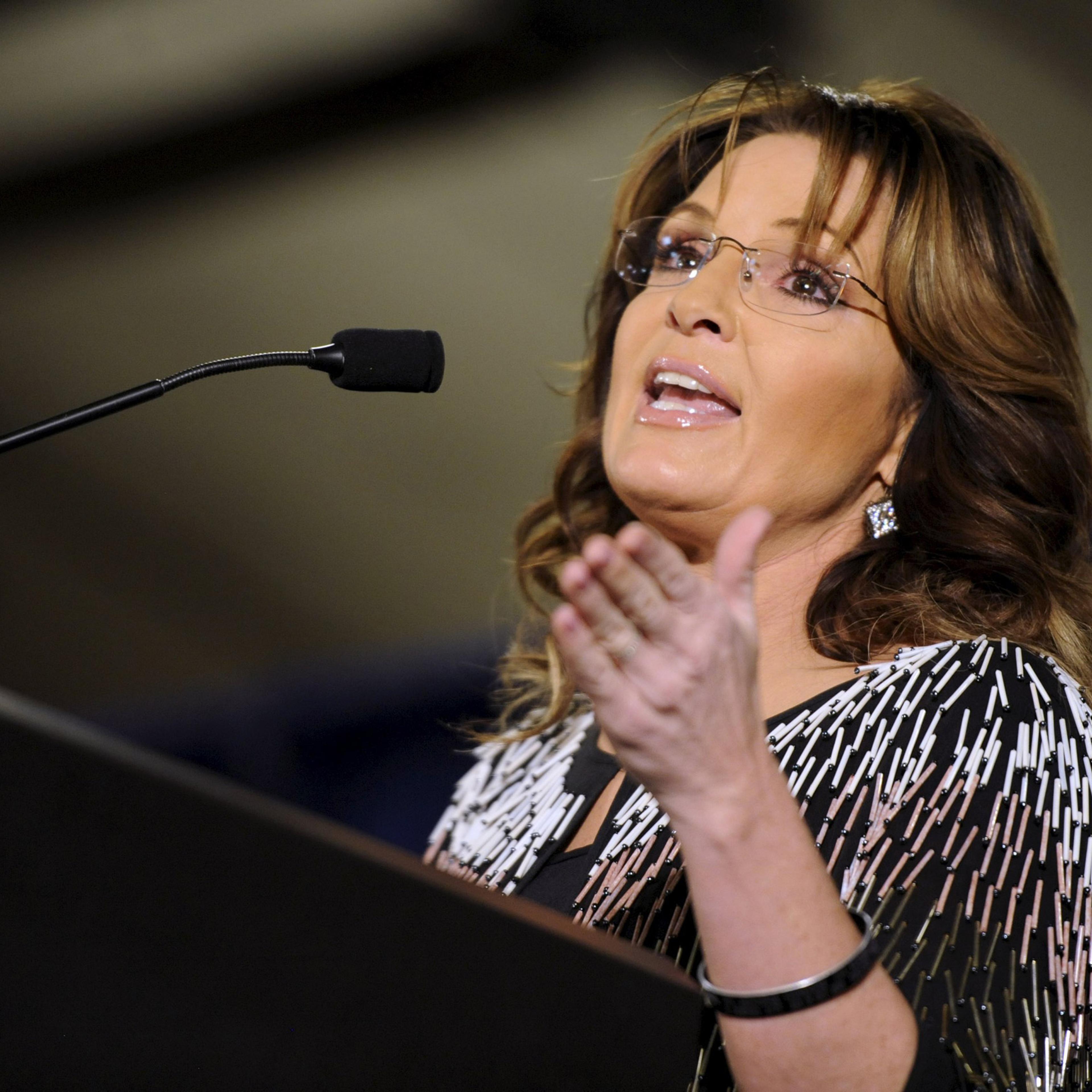 Former Alaska Gov. Sarah Palin speaks at a rally endorsing U.S. Republican presidential candidate Donald Trump for President at Iowa State University in Ames, Iowa January 19, 2016. REUTERS/Mark Kauzlarich