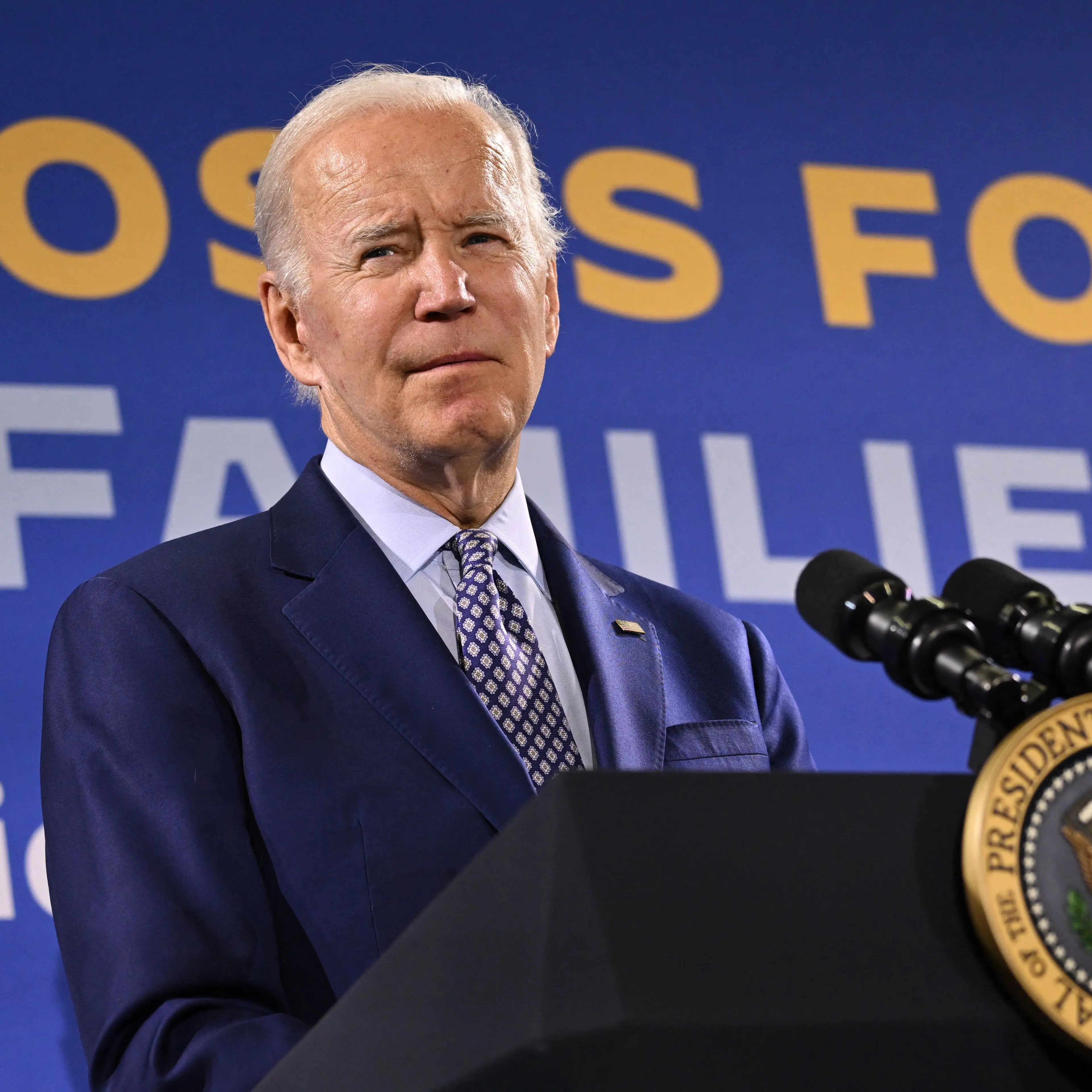 TOPSHOT-US-POLITICS-BIDEN-EDUCATION-DEBT