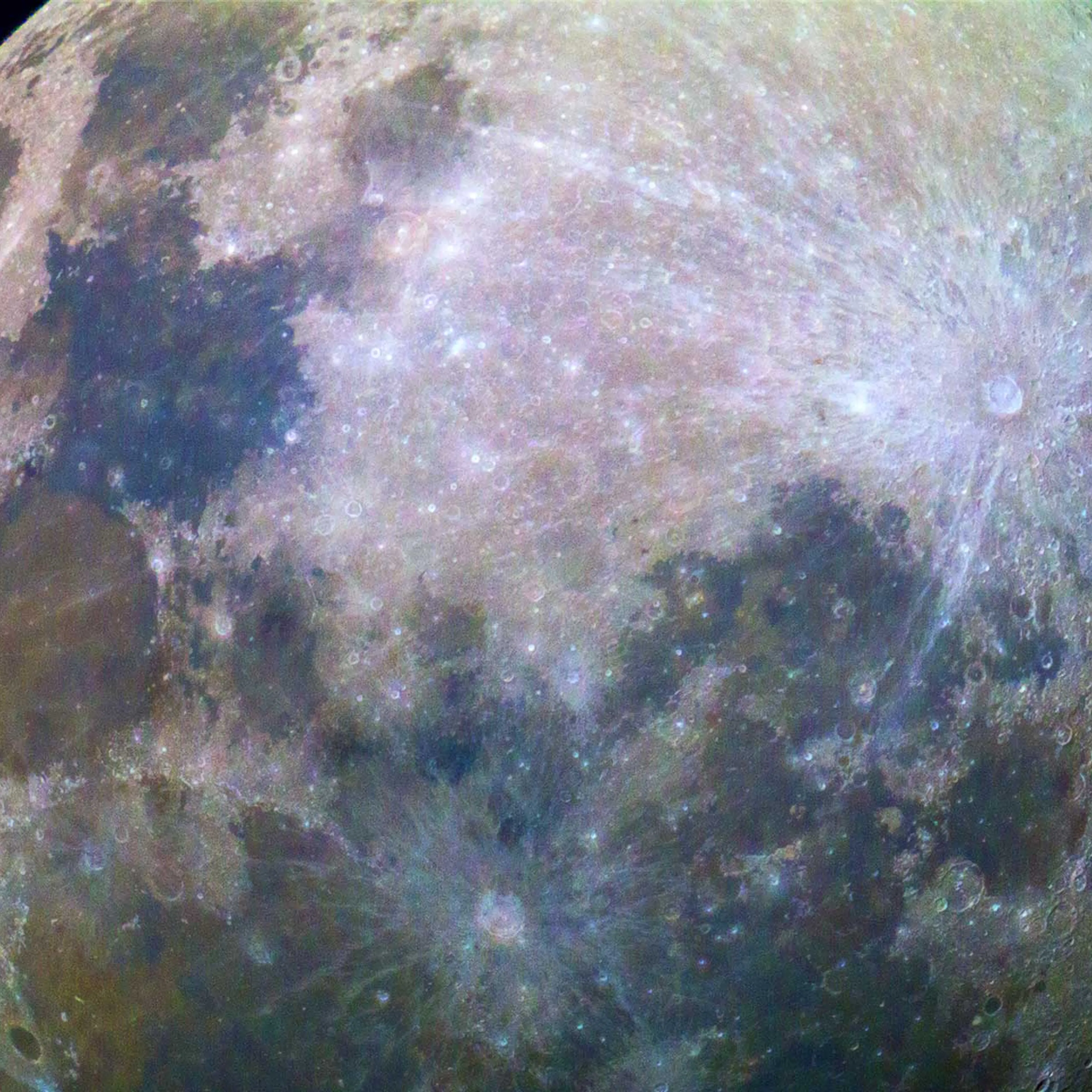 This image of the Moon was taken by amateur photographer Dylan O’Donnell as the International Space Station passed by at 28 800 km/h. At such speeds the weightless research laboratory was visible for only about a third of a second before returning to the