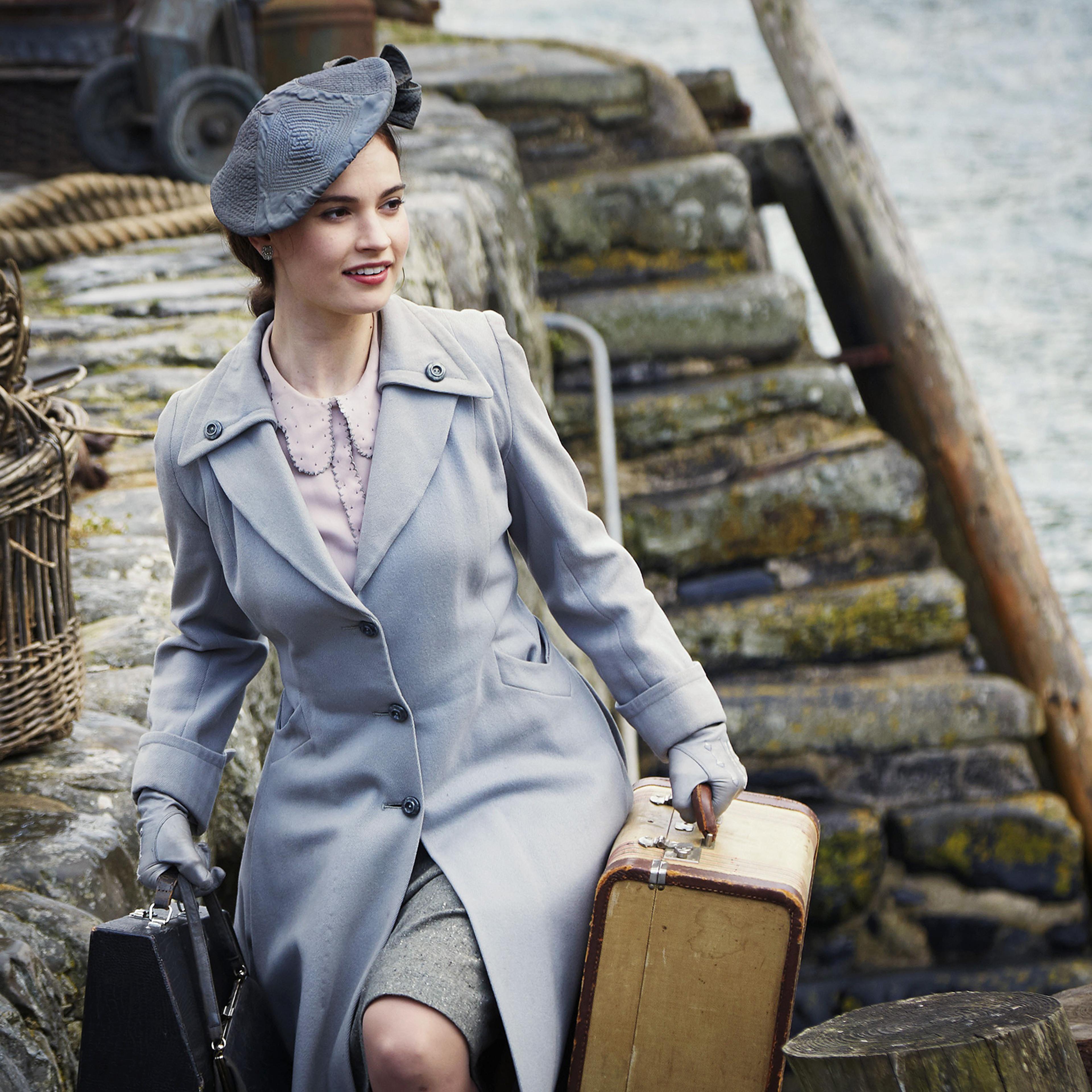 the-guernsey-literary-potato-peel-soceity-film-lily-james