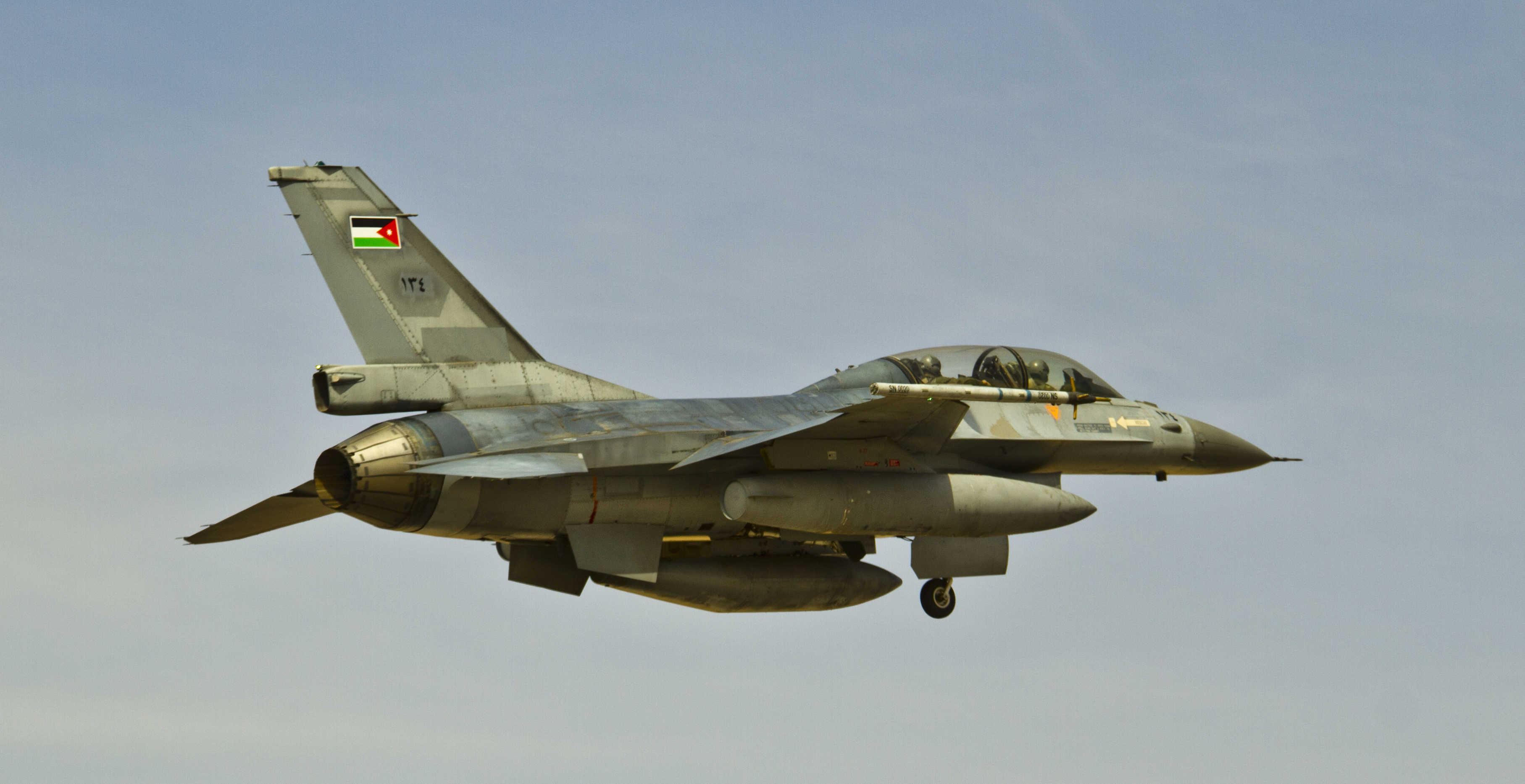 Airmen share language of aviation during Eager Lion 2014