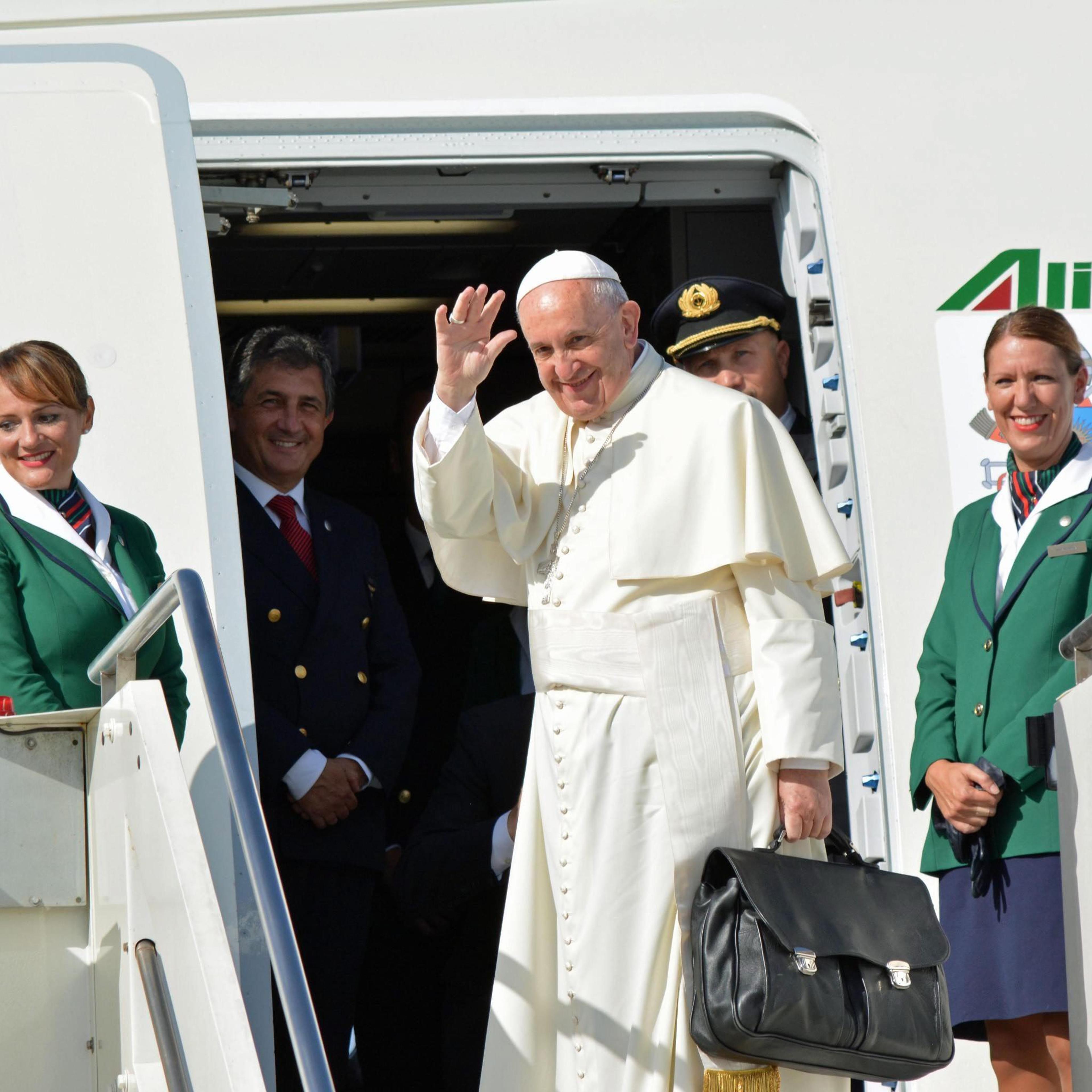 Pope Francis leaves for Cuba