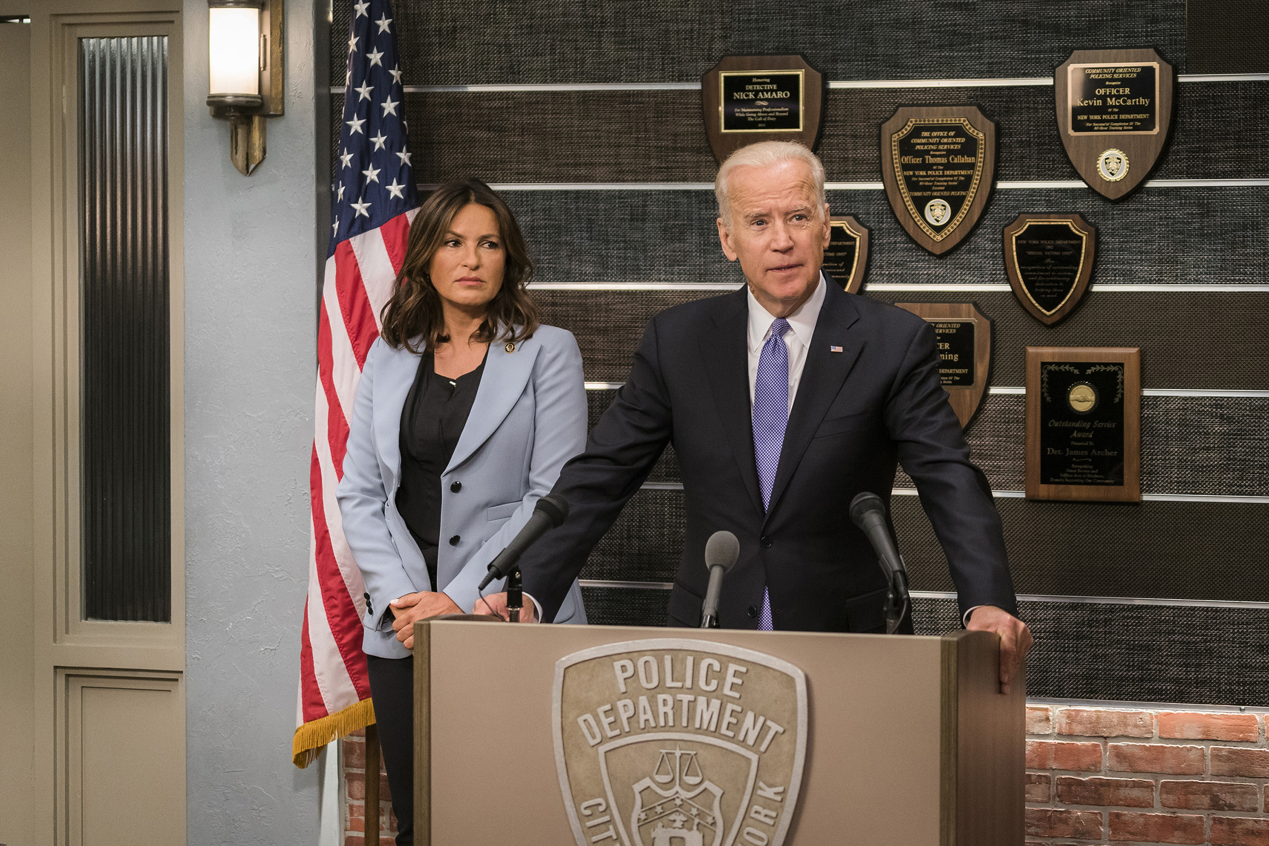 Vice President Joe Biden and Mariska Hargitay as Lieutenant Olivia Benson in Law & Order: Special Victims Unit Episode 1802.