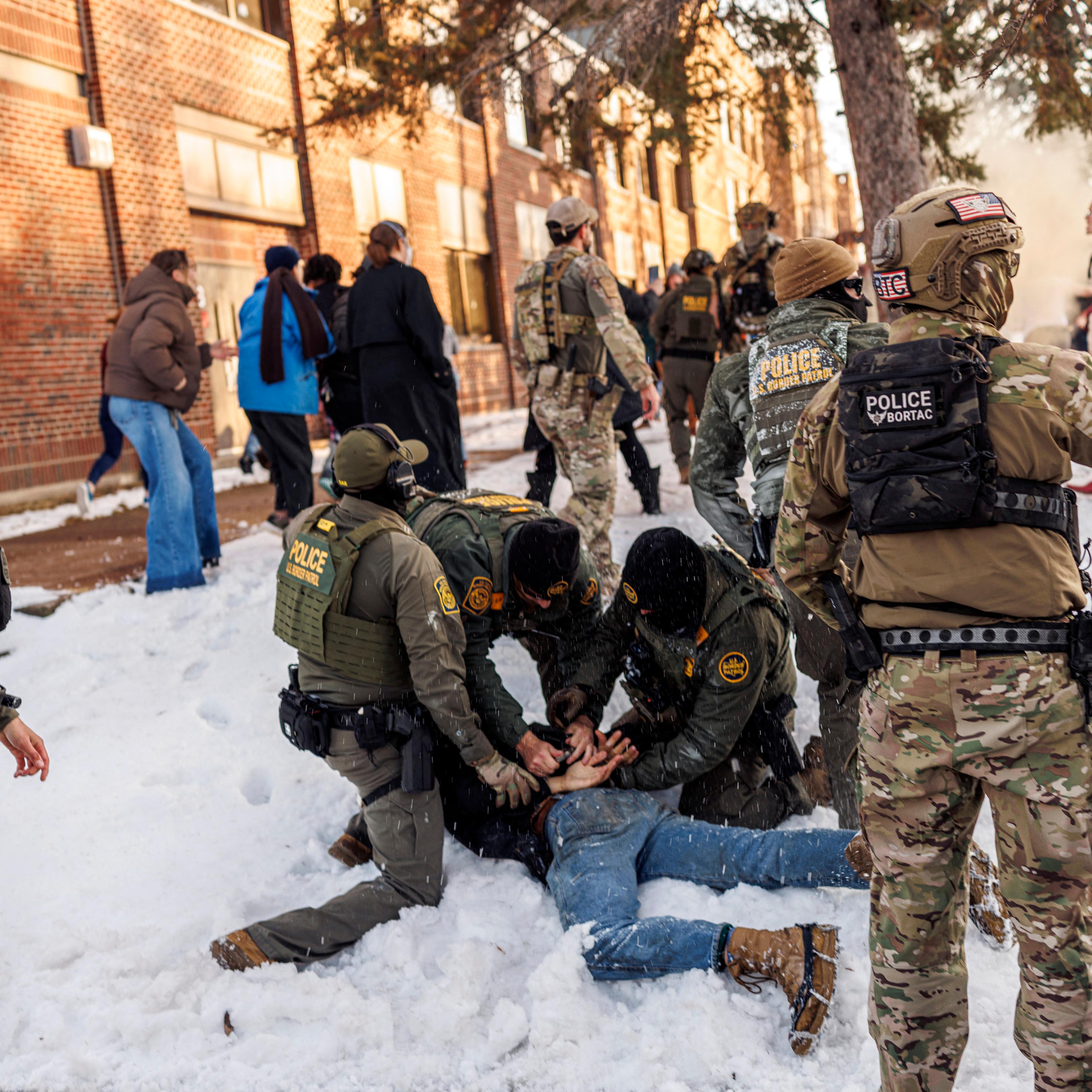 TOPSHOT-US-MIGRANTS-ICE