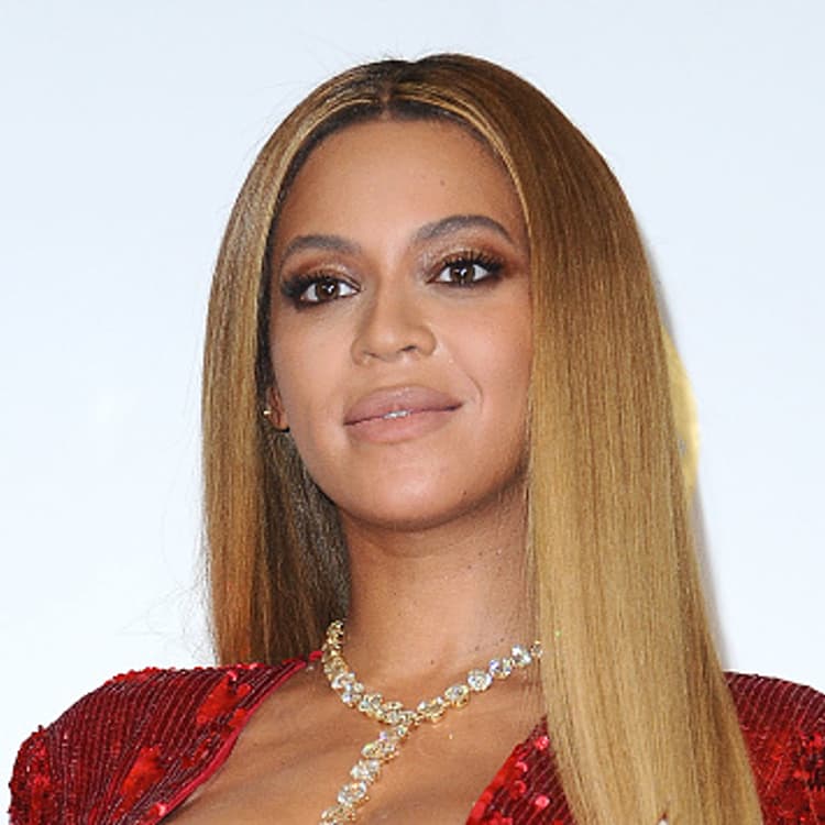 Beyonce poses in the press room at the 59th GRAMMY Awards at Staples Center on February 12, 2017 in Los Angeles, California.