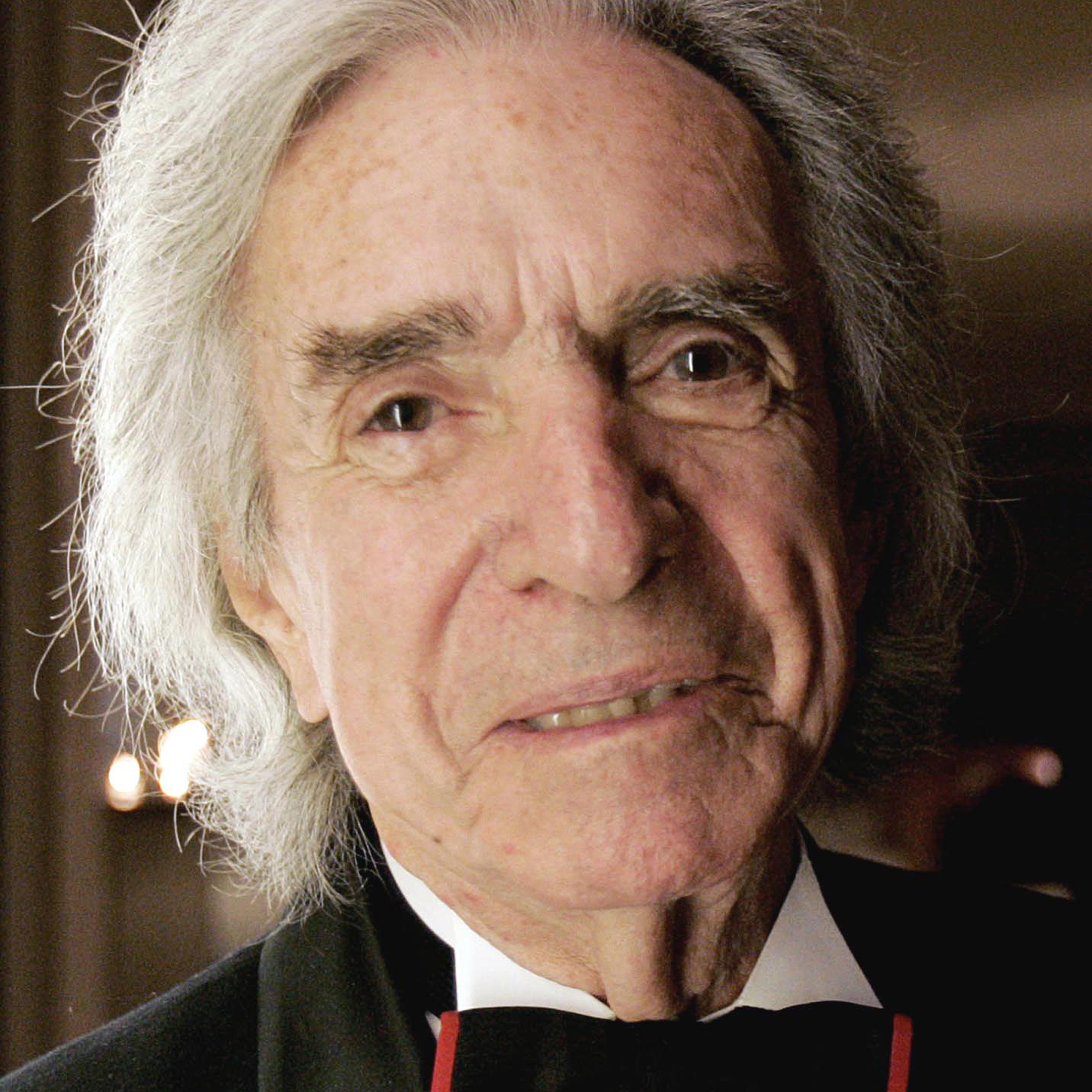 Canadian director Arthur Hiller poses for a photo before the start of the Directors Guild of Canada Award Ceremonies in Toronto on Saturday, Oct. 2, 2004. Hiller received a Lifetime Achievement Award. (aP PHOTO/J.P. Moczulski)