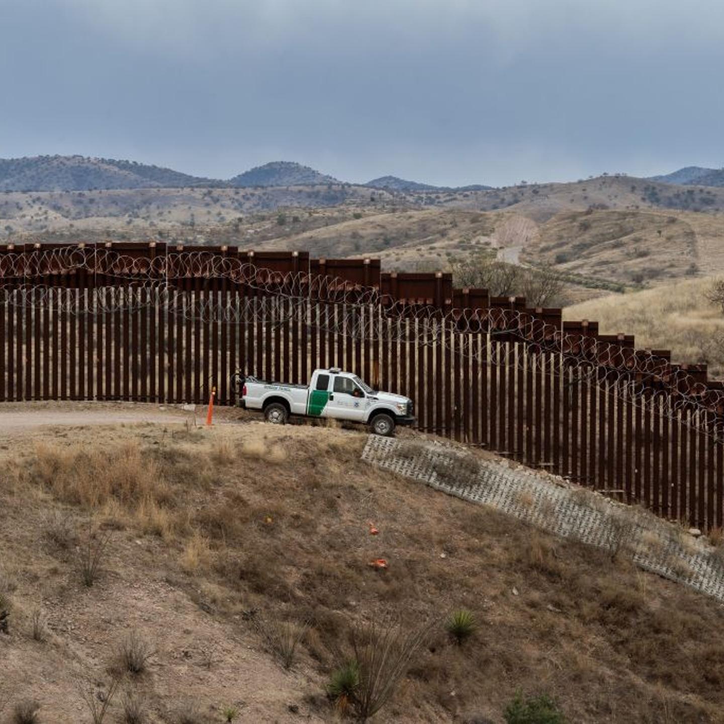 U.S. Mexico Border Fence Militia