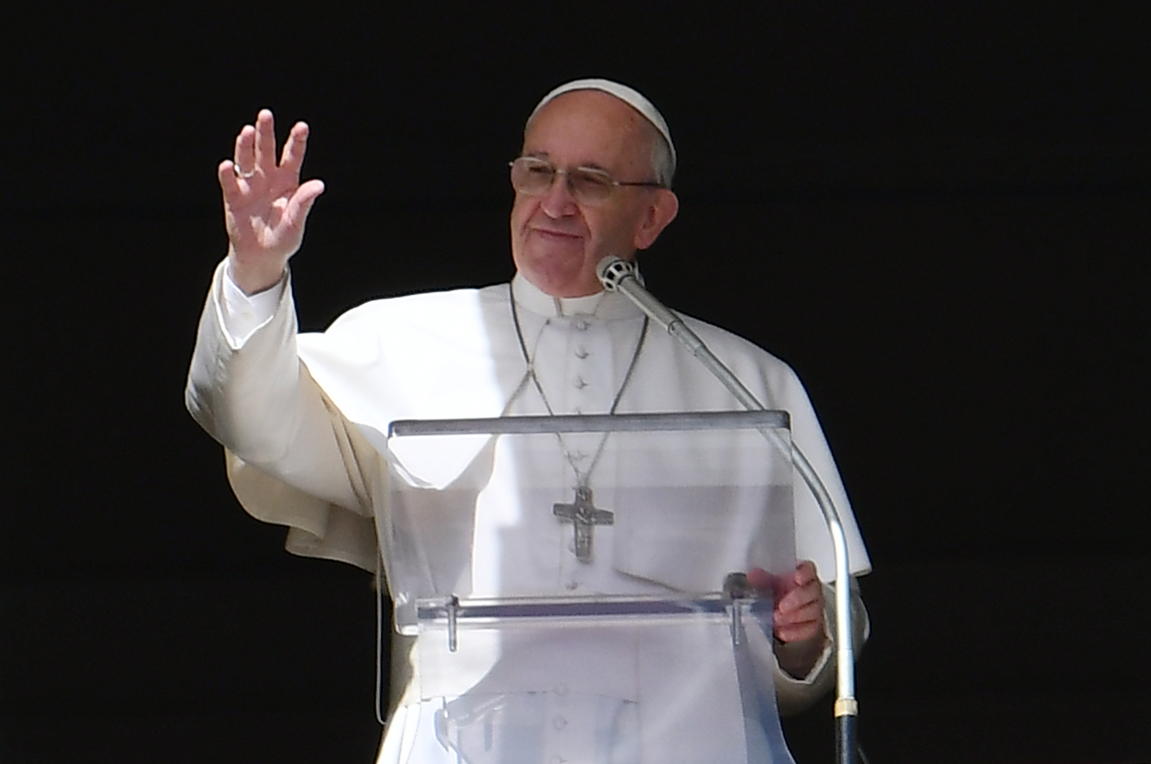 VATICAN-POPE-MASS-ANGELUS