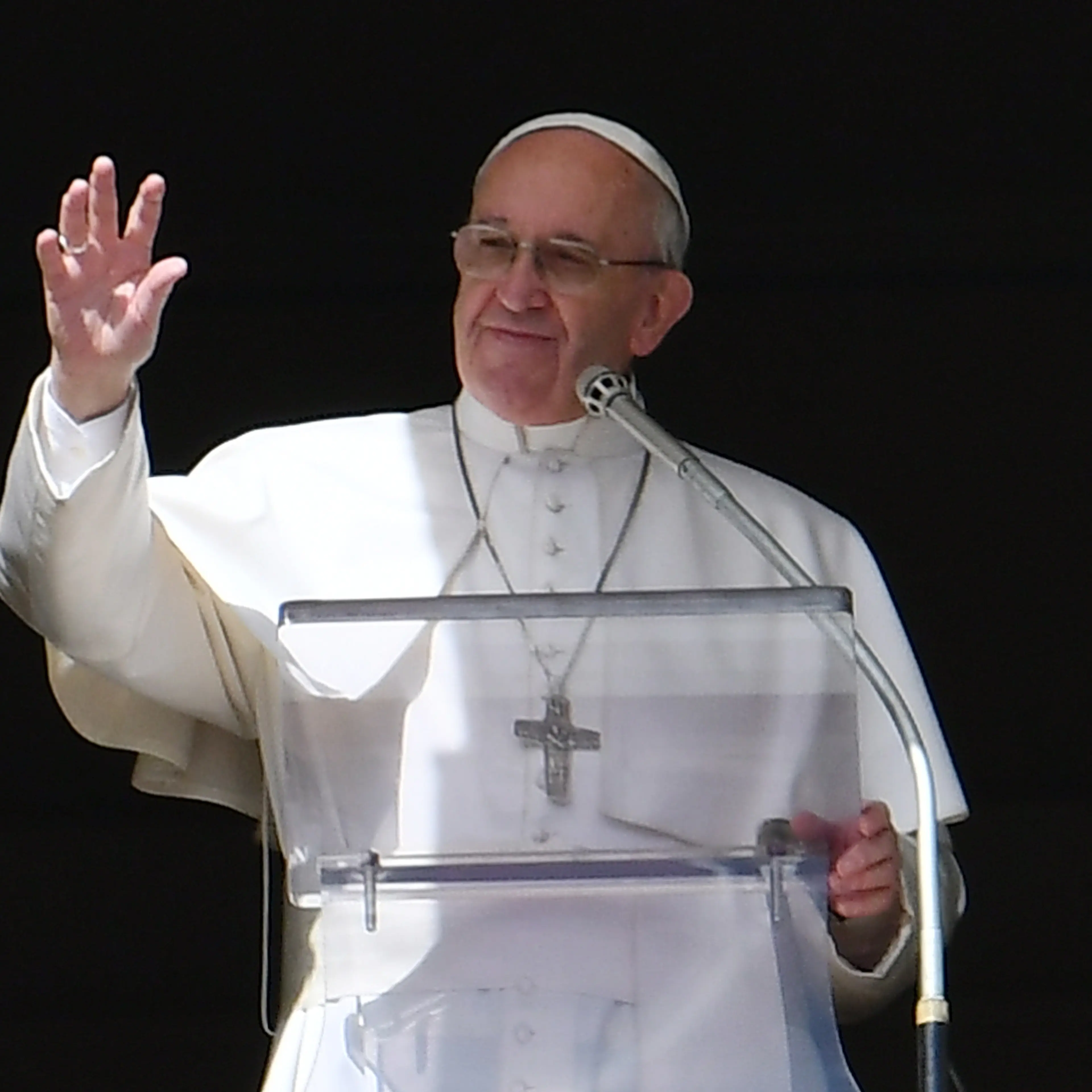 VATICAN-POPE-MASS-ANGELUS