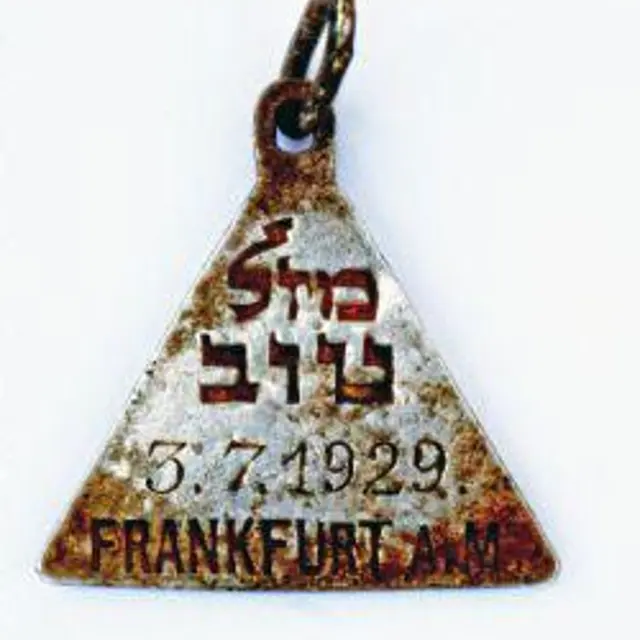 Karoline Cohn's pendant.
