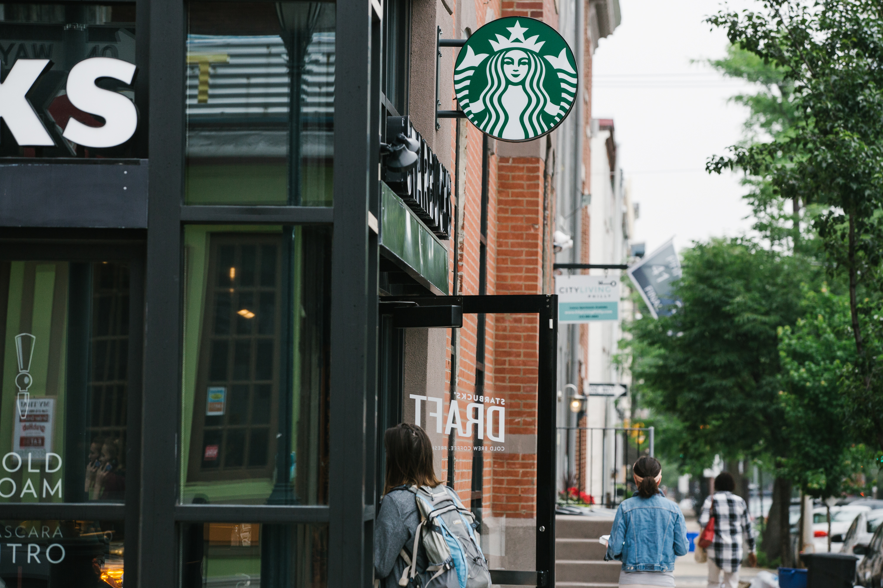 Starbucks Corp. Hold Employee Racial-Bias Training, Shutting 8,000 US Locations