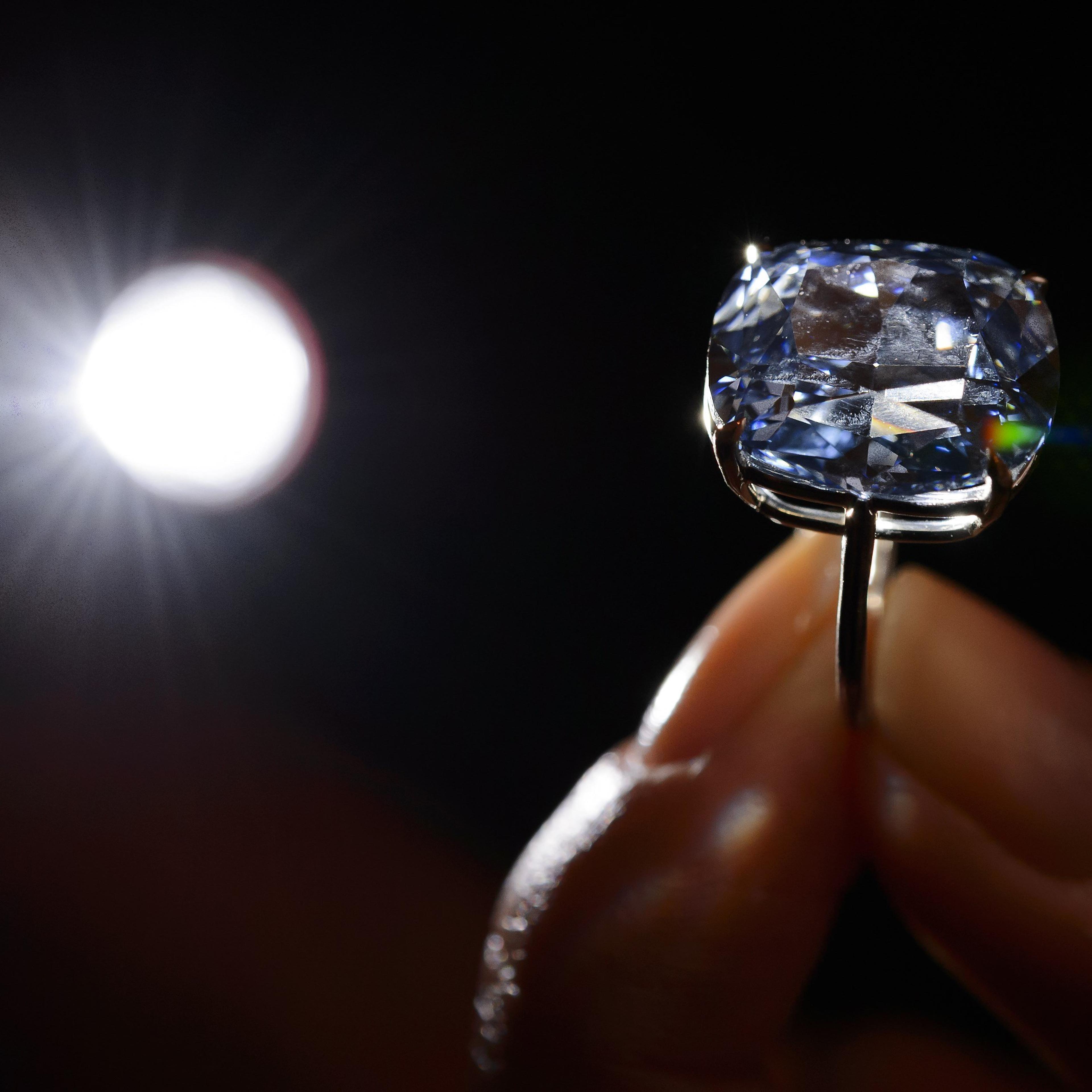 SWITZERLAND-LUXURY-JEWELLERY-AUCTION-DIAMOND-FILES
