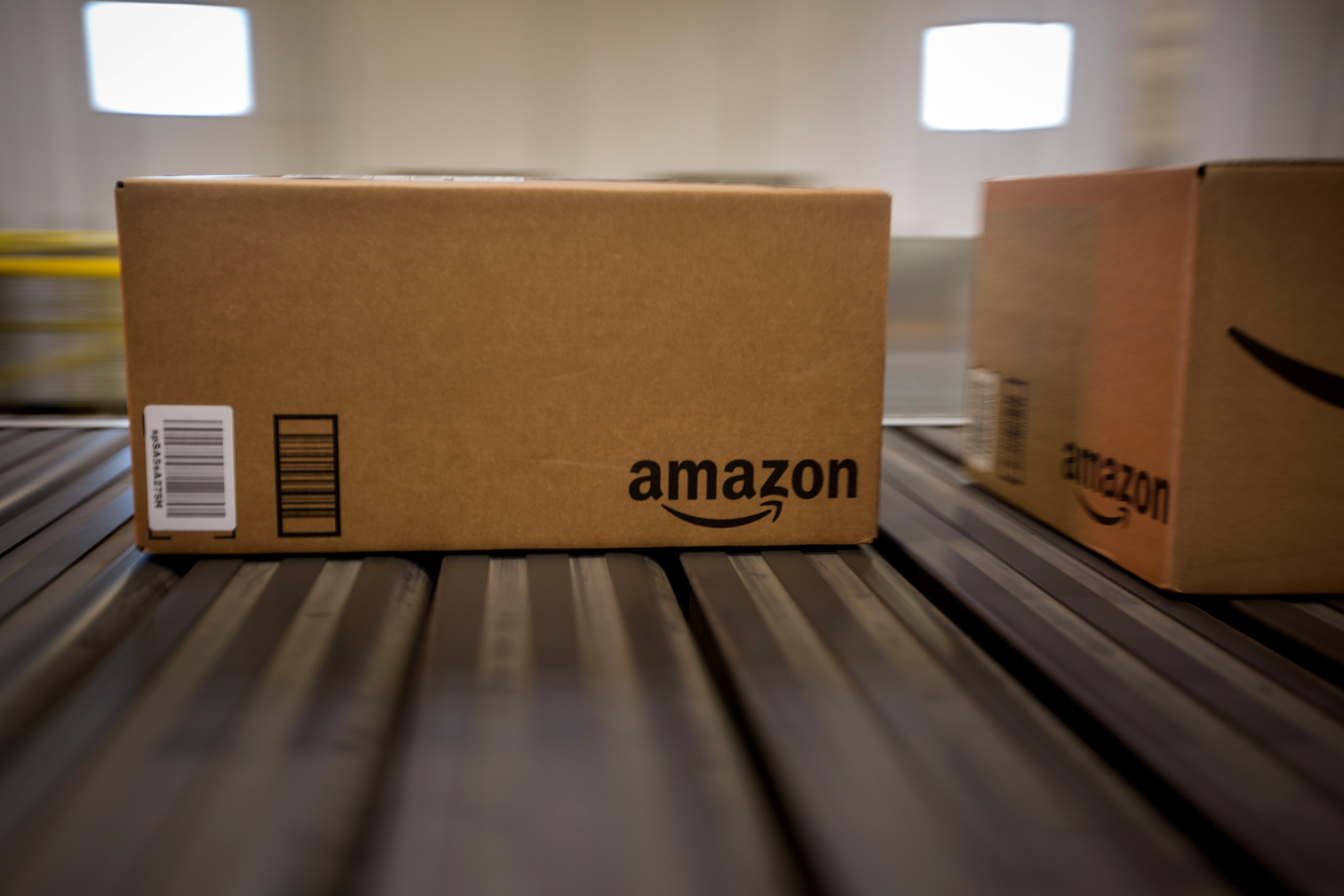 Boxes move along a conveyor belt at the Amazon.com Inc. fulfillment center on Cyber Monday in Robbinsville, New Jersey, U.S., on Monday, Nov. 30, 2015.