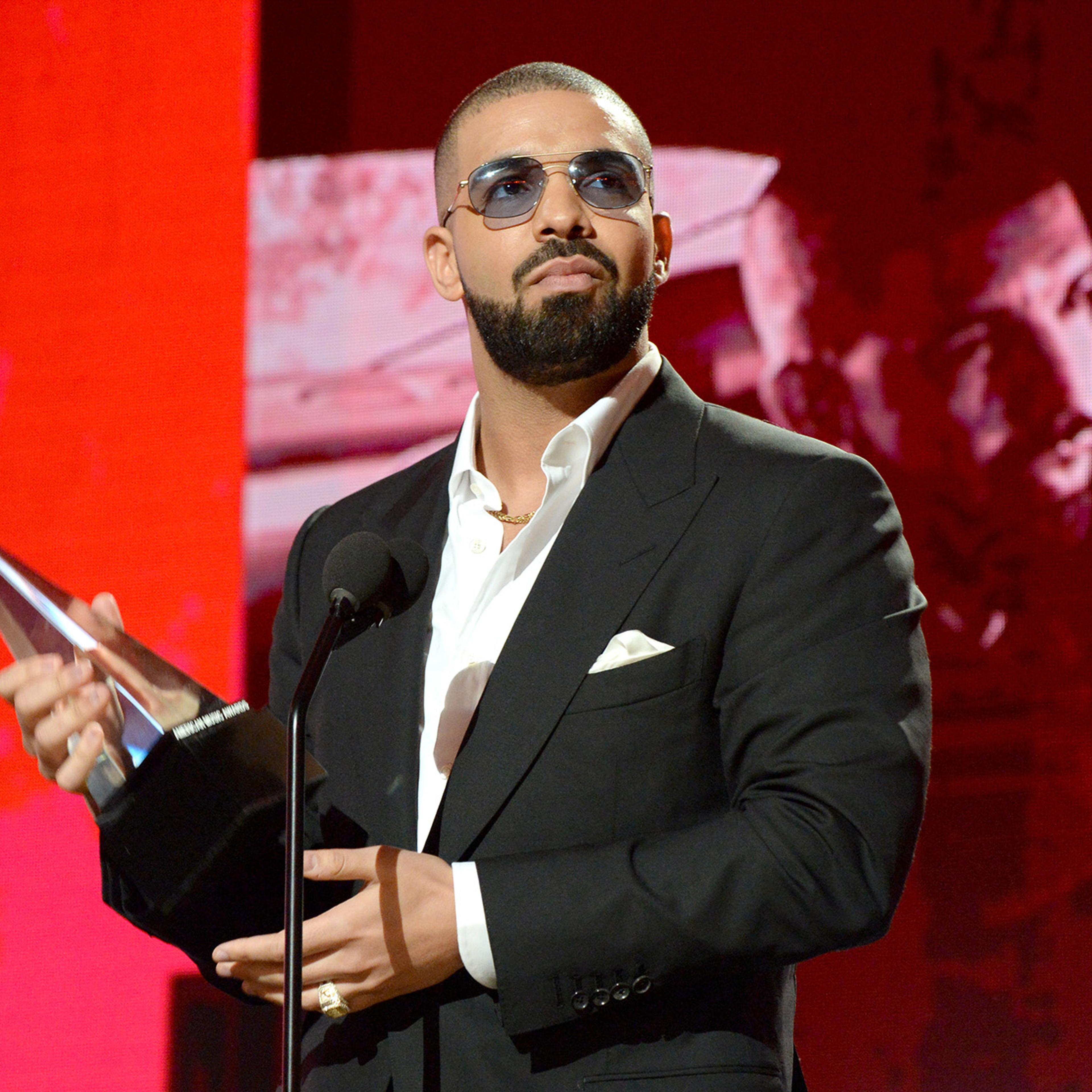 2016 American Music Awards - Roaming Show
