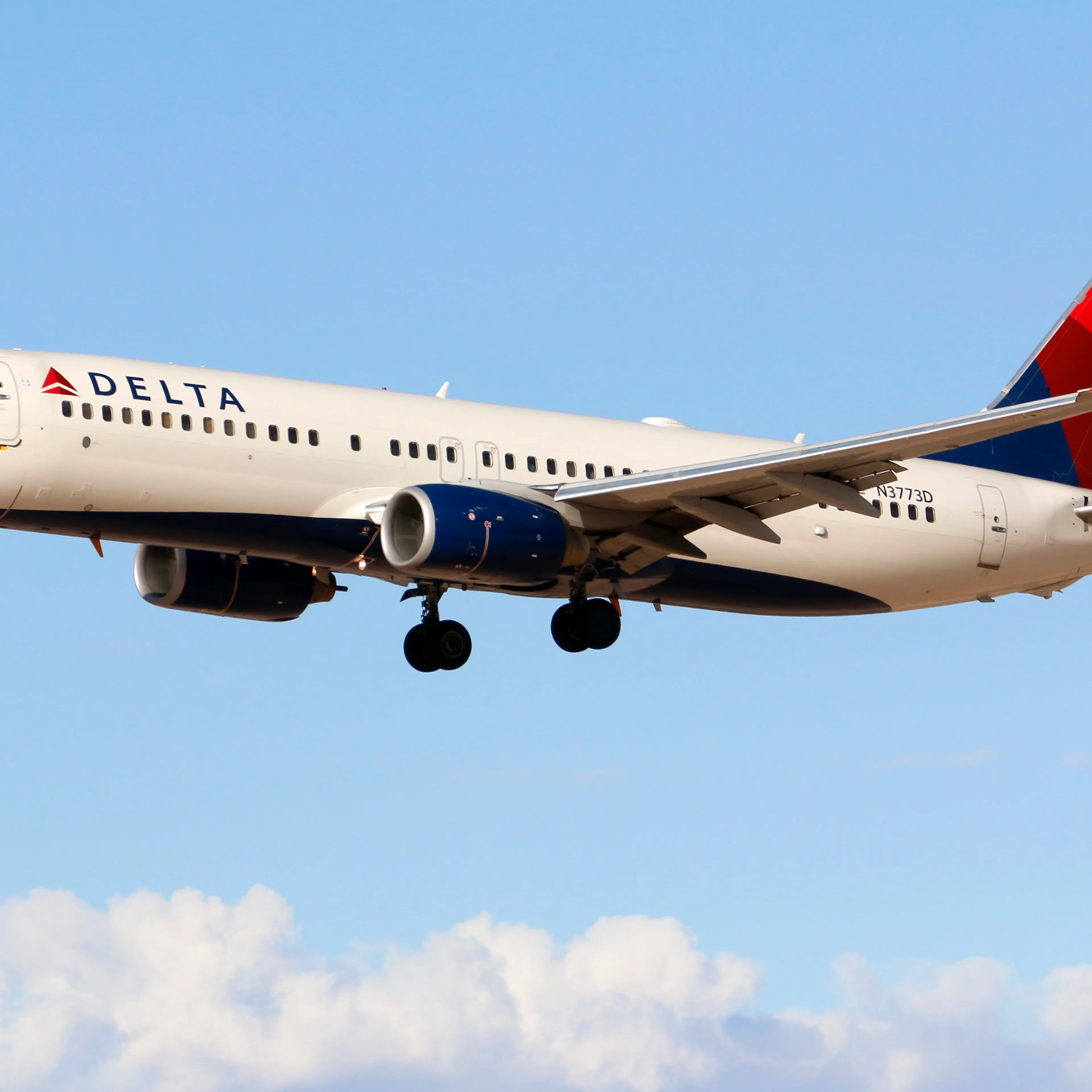 A Delta Air Lines Boeing 737 lands in Las Vegas on March 3, 2015.