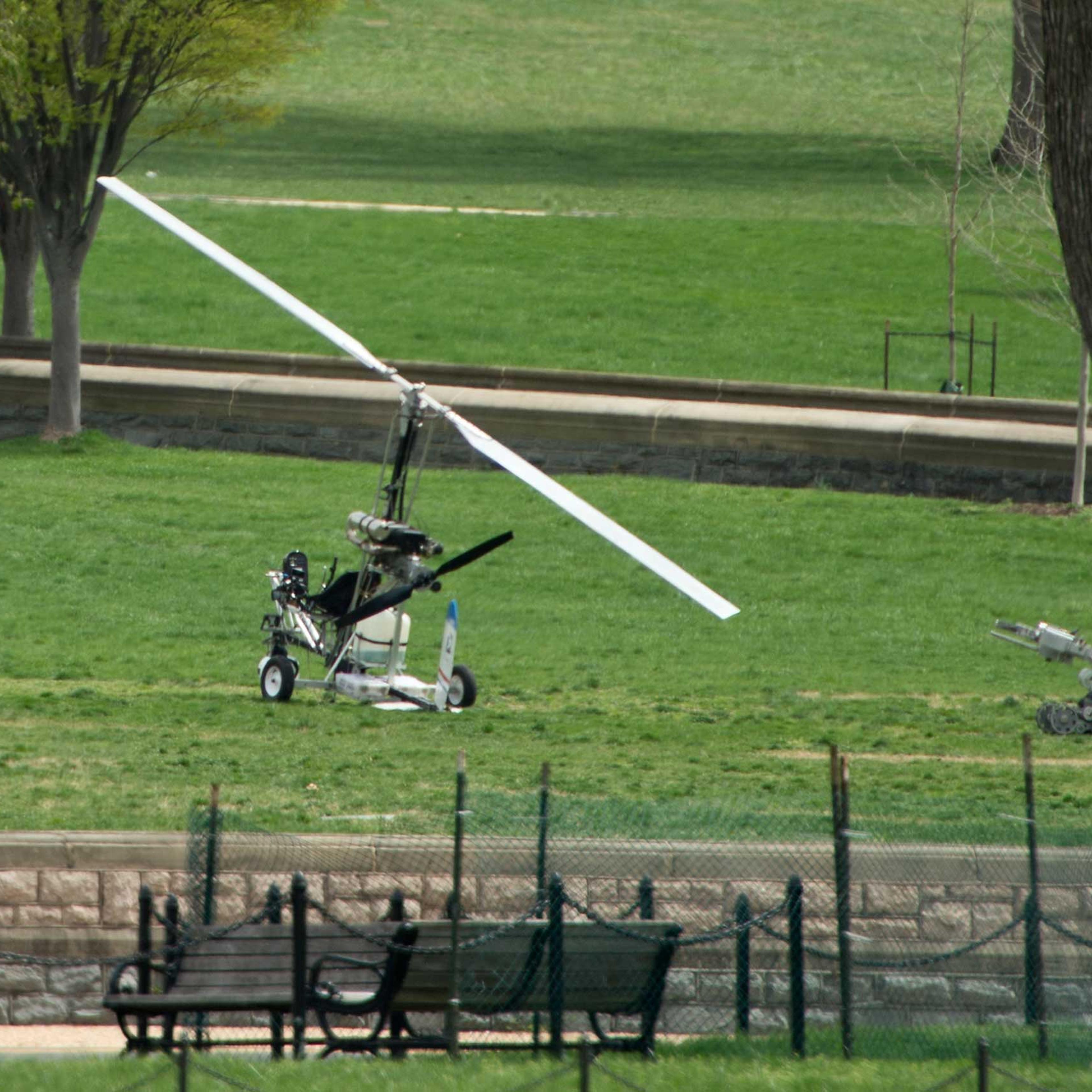 Gyrocopter lands at US Capitol