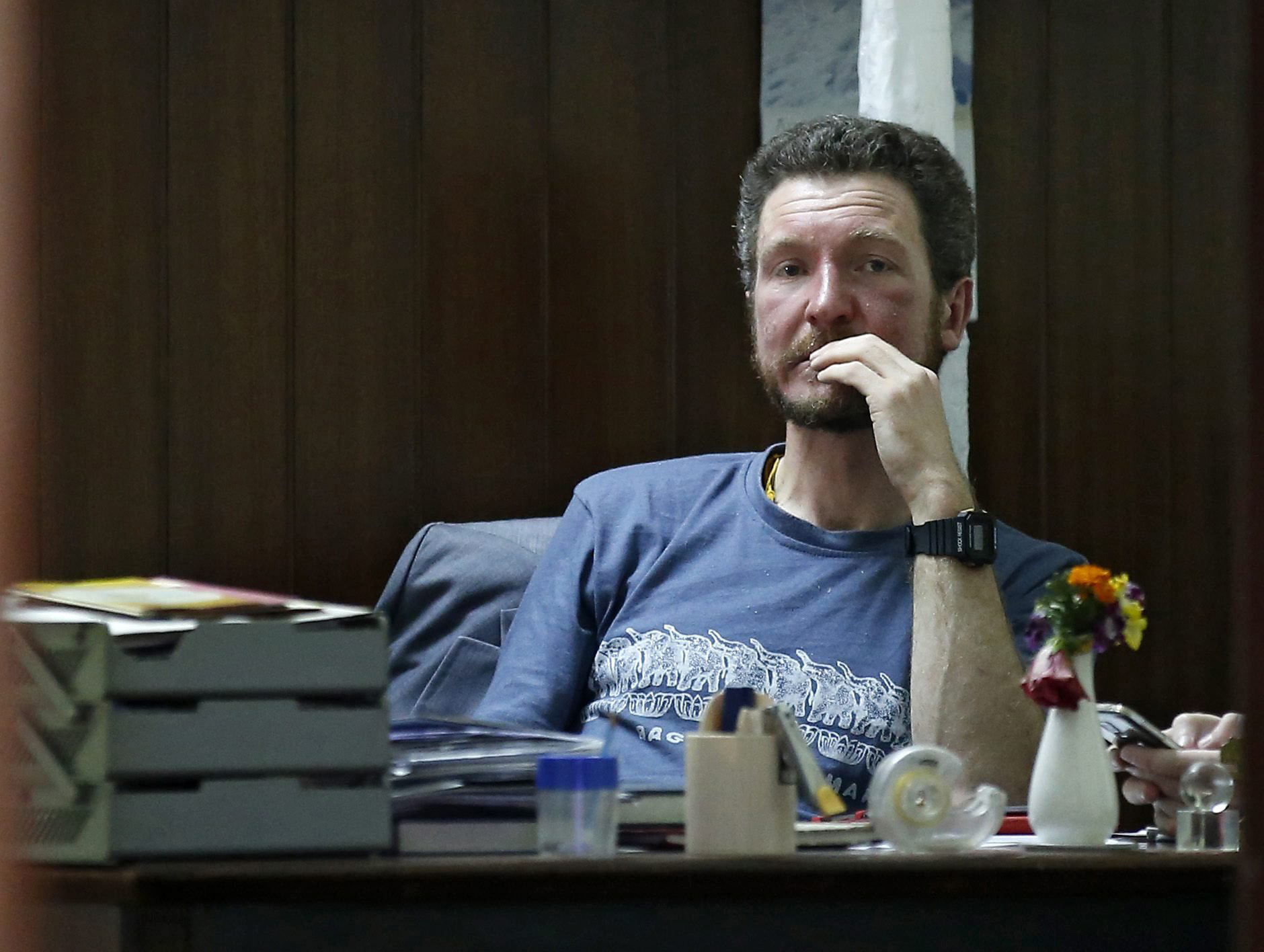 Australian climber Robert Gropel sits in a chair at his hotel in Kathmandu after he was rescued from Mount Everest, in Kathmandu, Nepal, May 24, 2016.