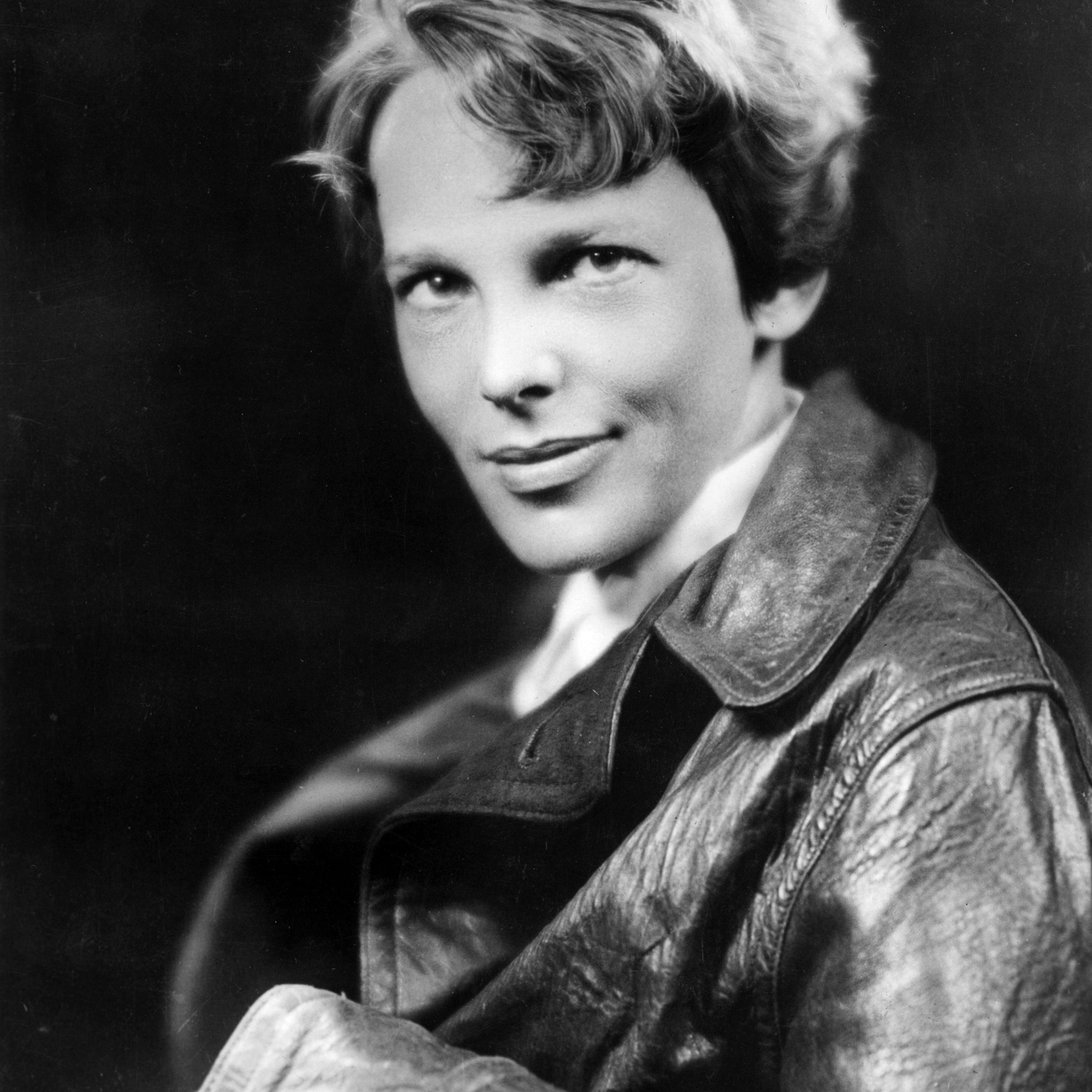 American aviator Amelia Earhart, the first woman to complete a solo transatlantic flight, wearing a leather jacket. Circa 1932.