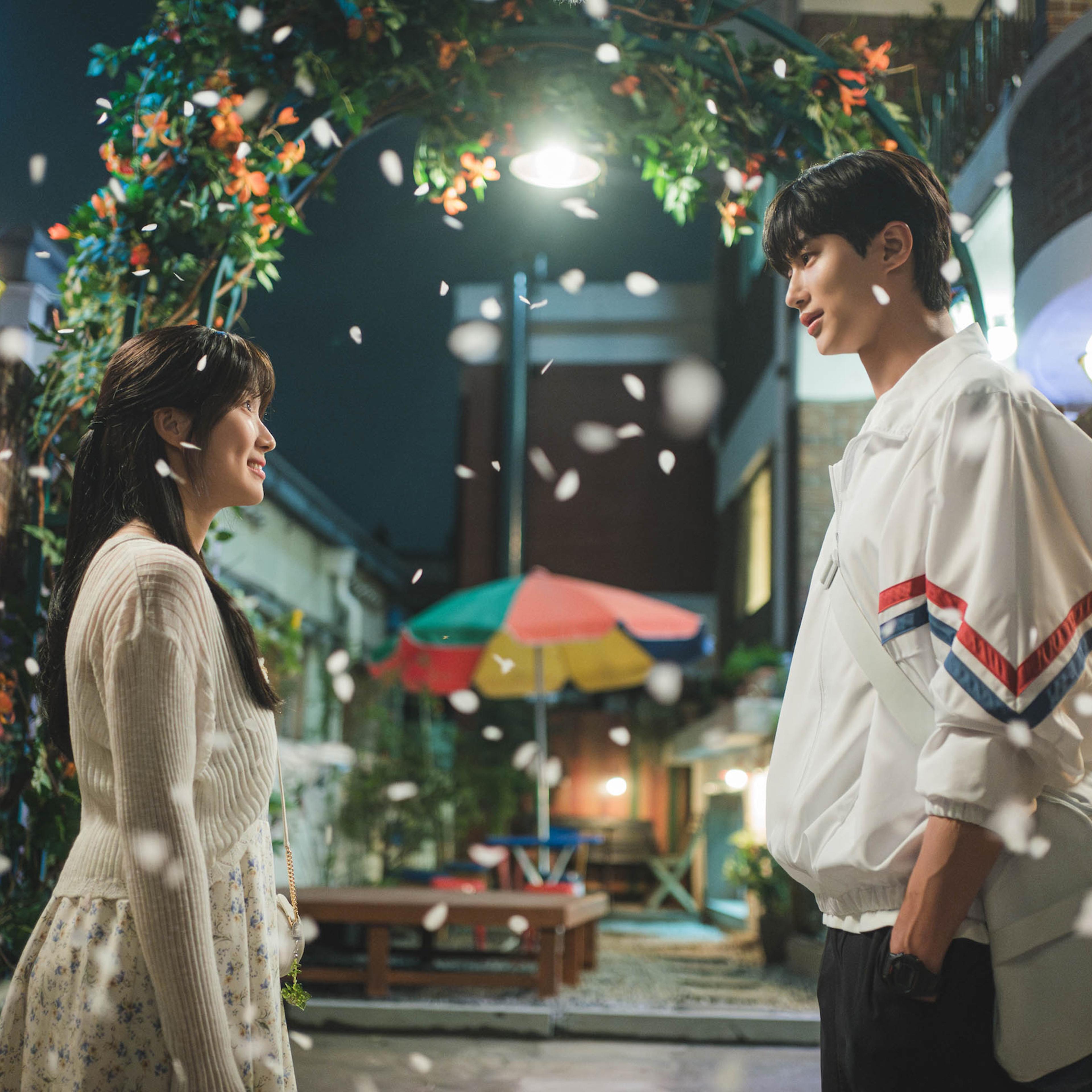 Kim Hye Yoon and Byeon Woo Seok in <i>Lovely Runner</i>