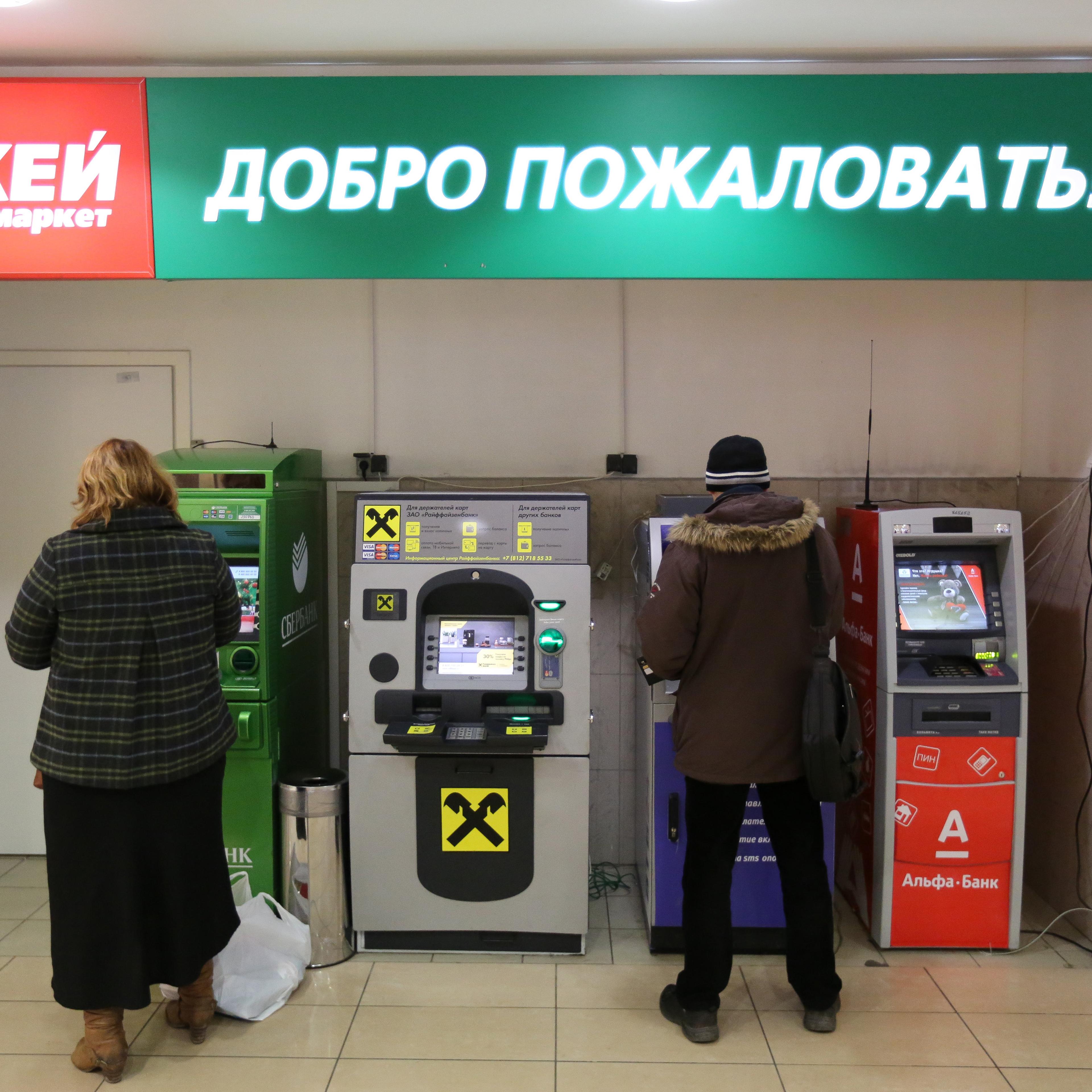Russian Retail-Sales Growth Unexpectedly Gains Amid Ruble Crisis