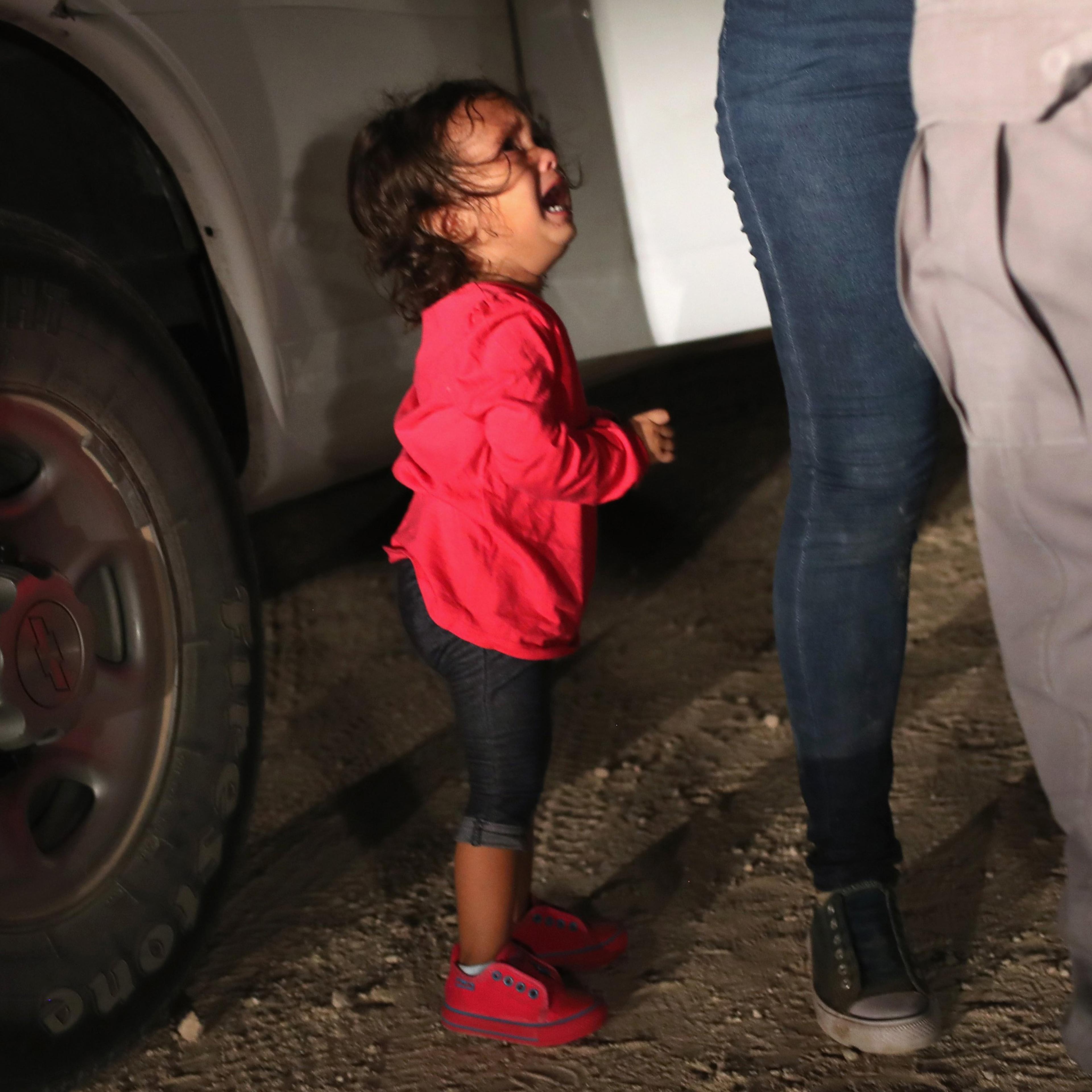 Border Patrol Agents Detain Migrants Near US-Mexico Border