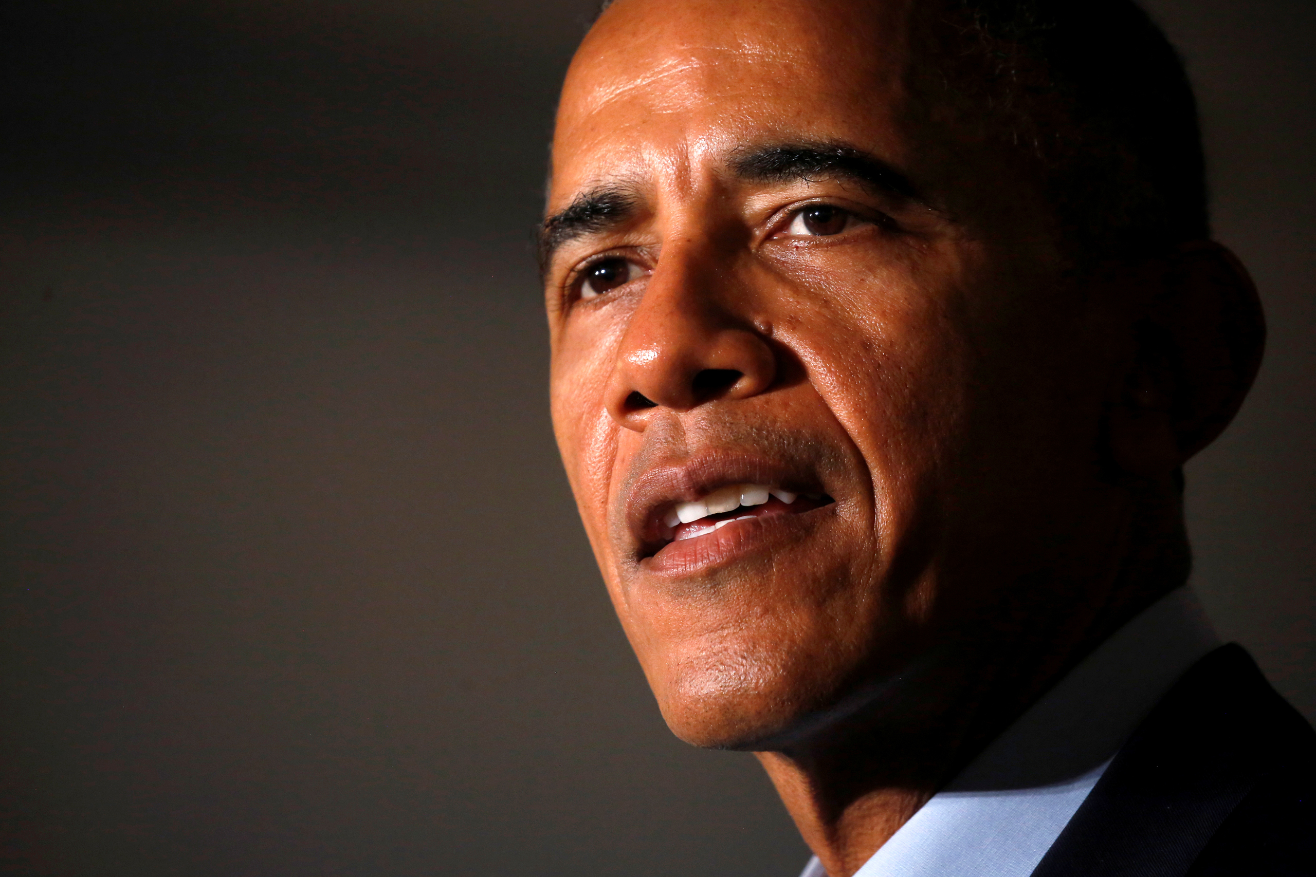 U.S. President Barack Obama delivers remarks at a senatorial campaign fundraiser event for U.S. Representative Tammy Duckworth (D-IL) in Chicago, Illinois, U.S. October 9, 2016. REUTERS/Jonathan Ernst - RTSRHZ3