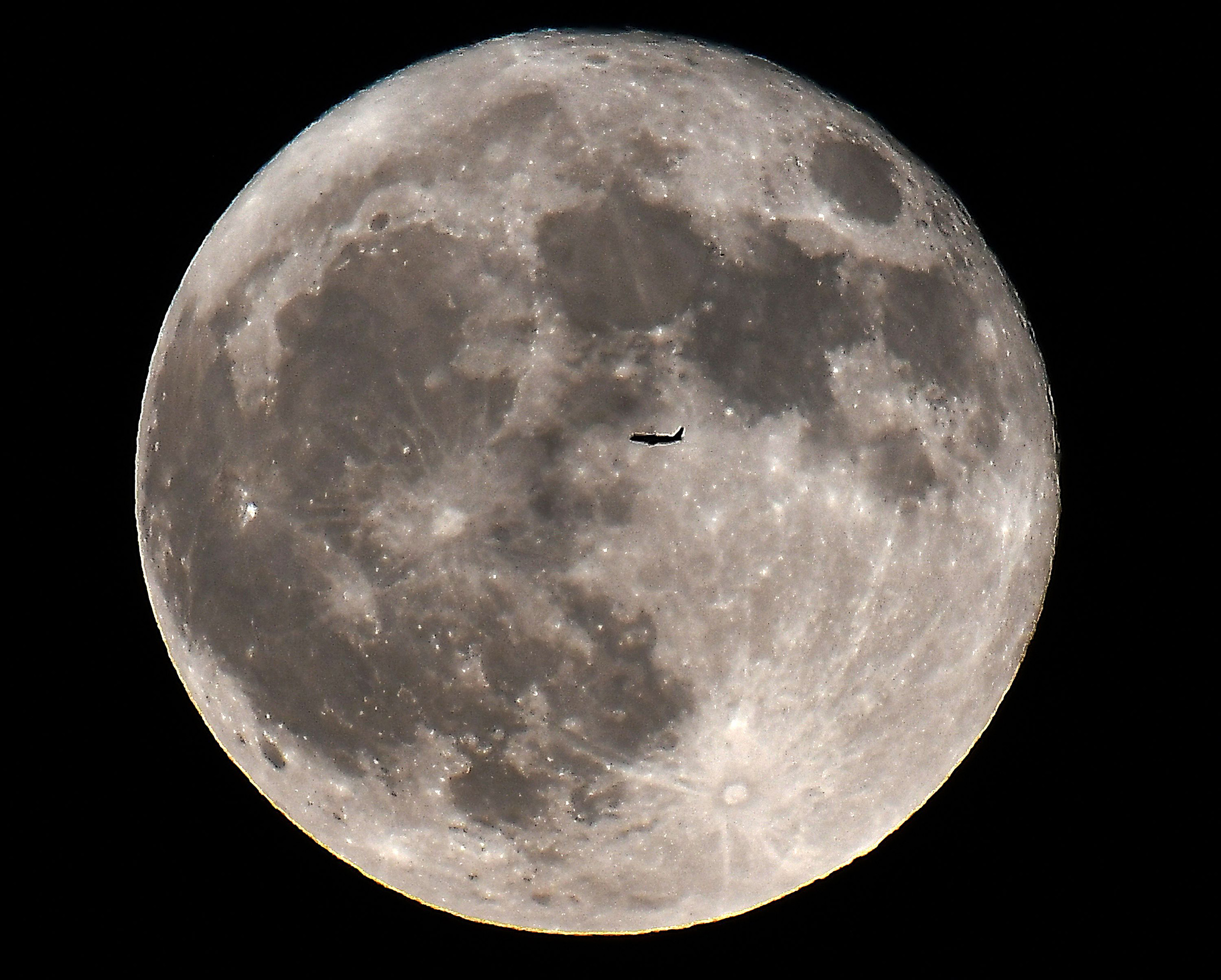 See the Rare Super Blue Moon in Photos