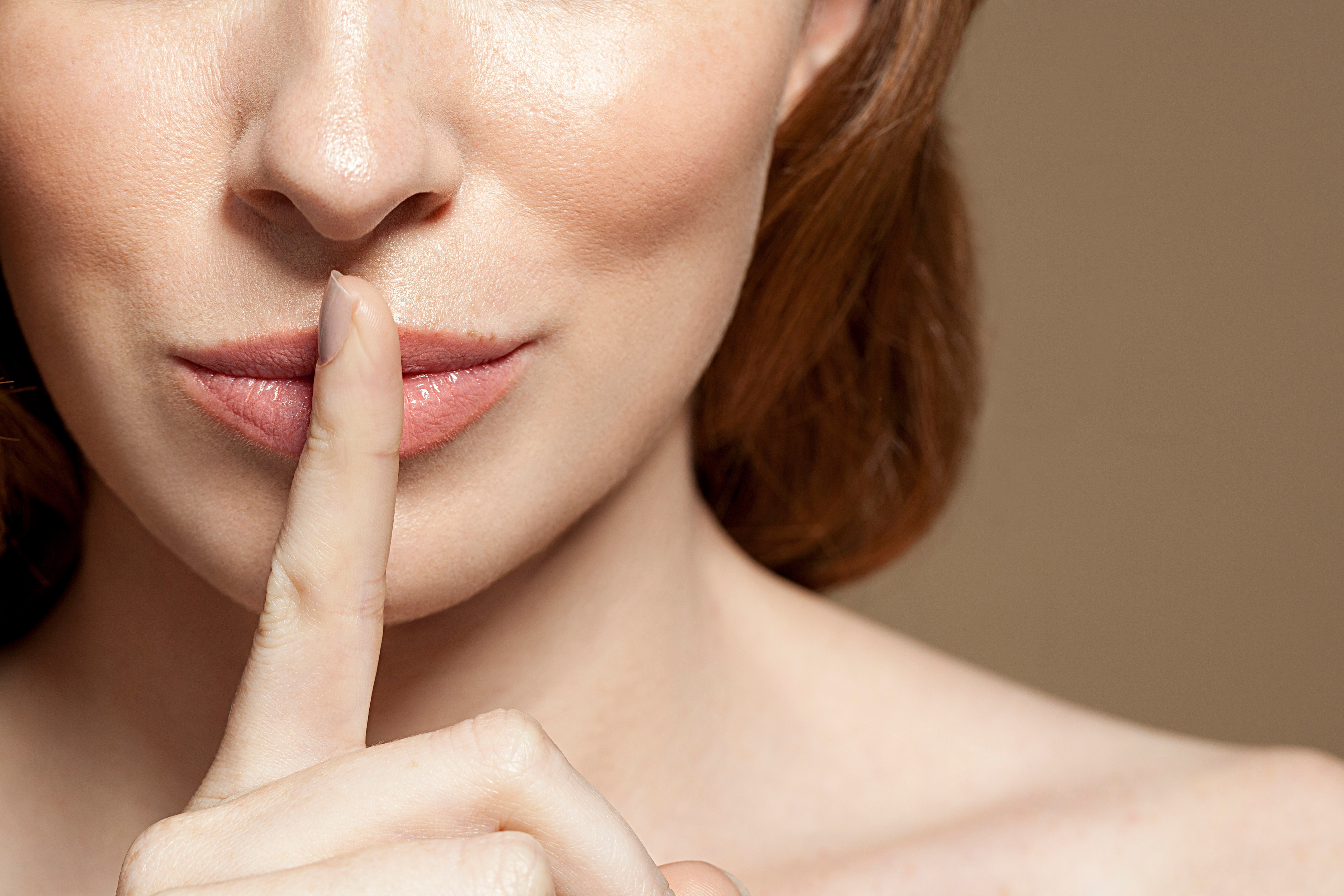 finger-on-lips