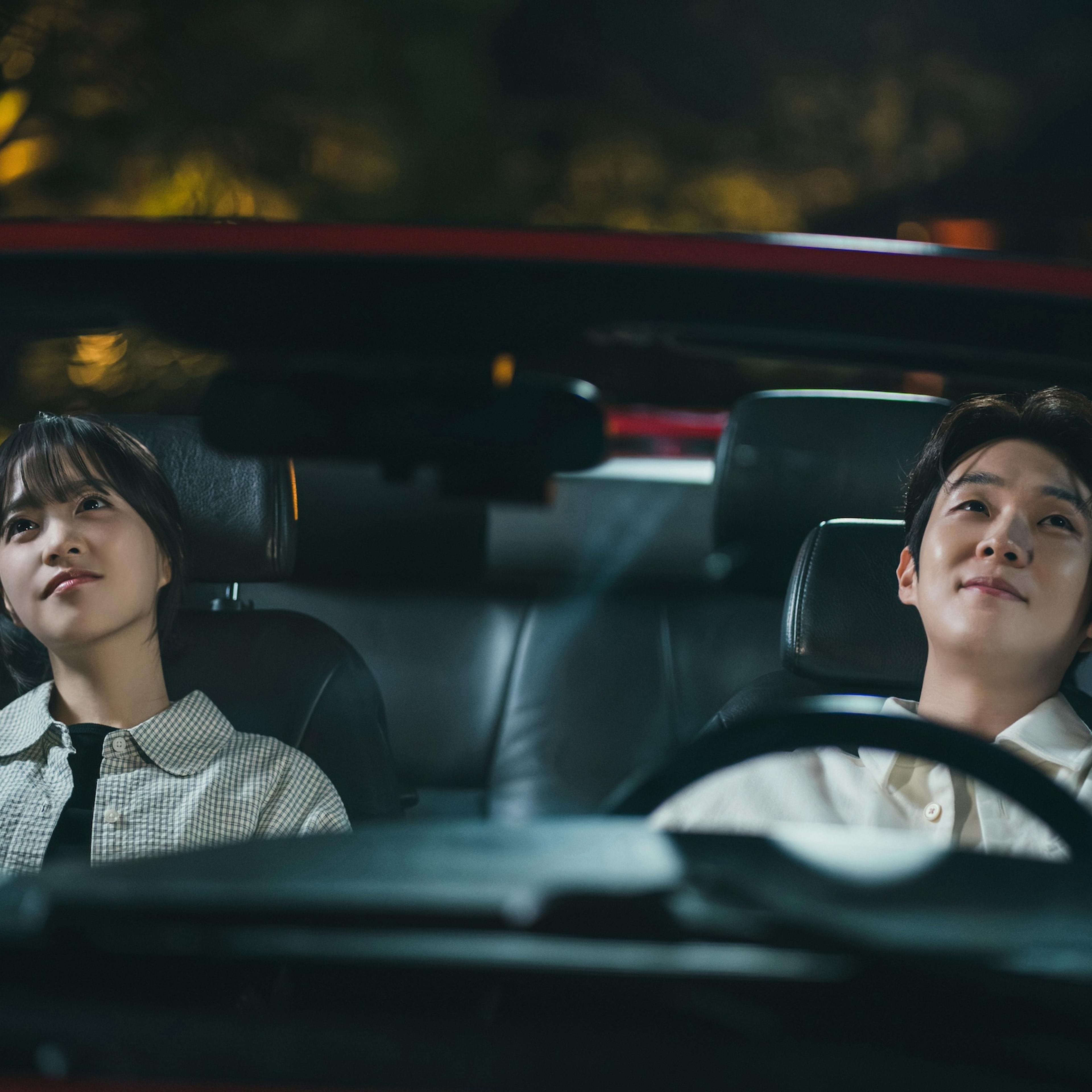 Park Bo-young as Kim Moo-bi and Choi Woo-shik as Ko Gyum in Melo Movie