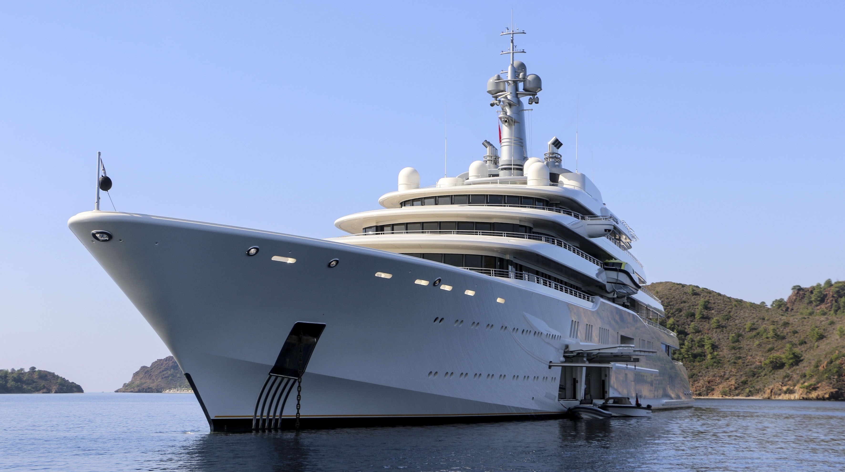 Roman Abramovich's yacht "Eclipse" anchors in Turkey