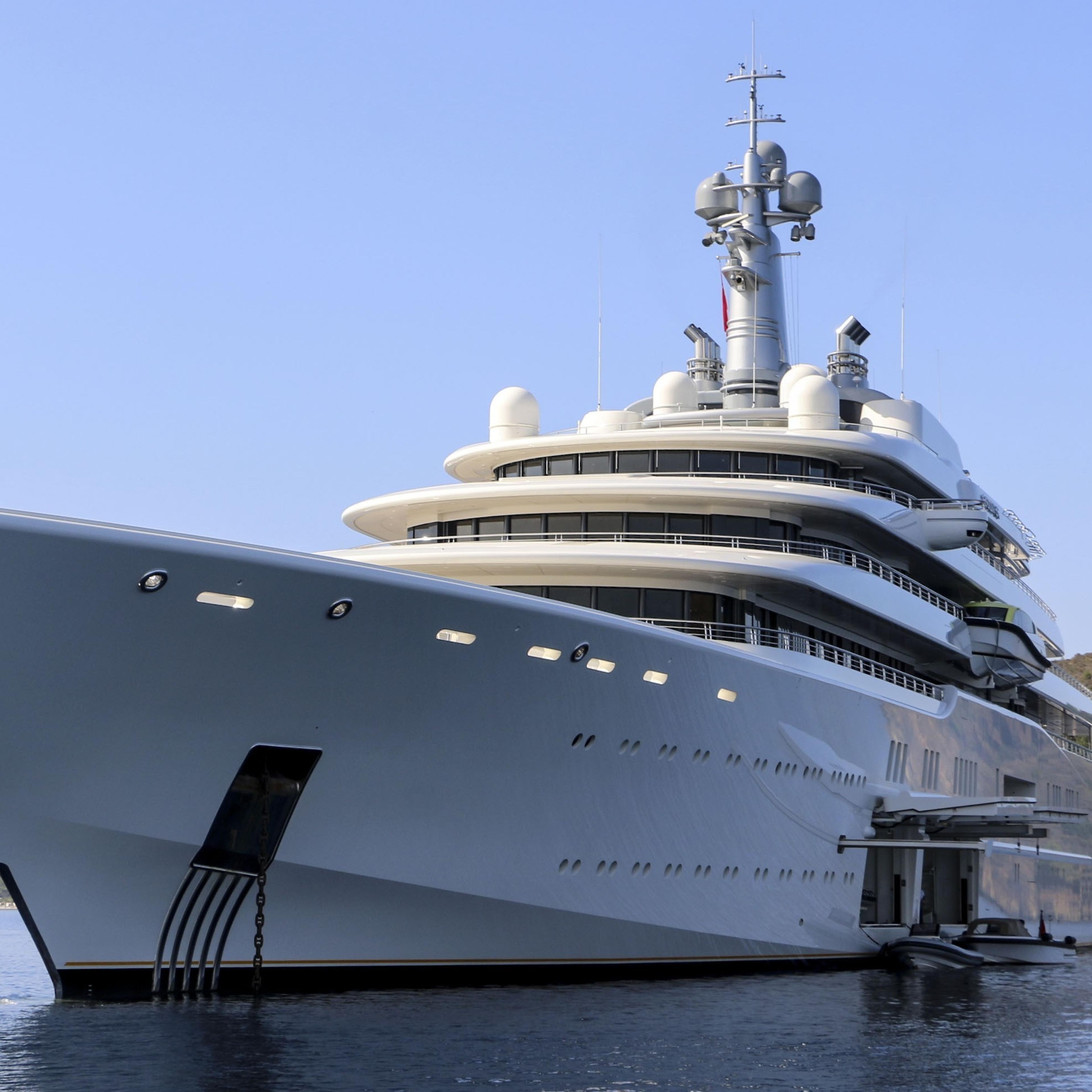 Roman Abramovich's yacht "Eclipse" anchors in Turkey