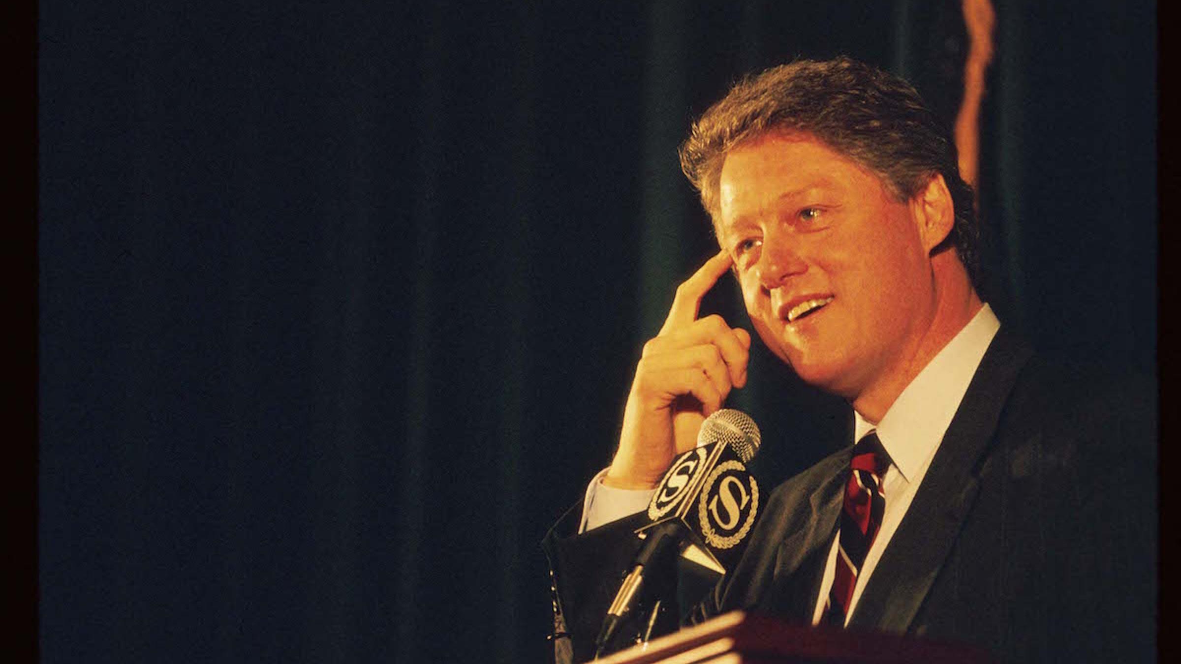 bill clinton smoking cigarettes When visited Ronald Reagan in 1992, the former president gave him a jar of red, white, and blue jelly beans as both a symbolic and practical gift. Reagan had famously Presidential history: Presidential puffers' tobacco