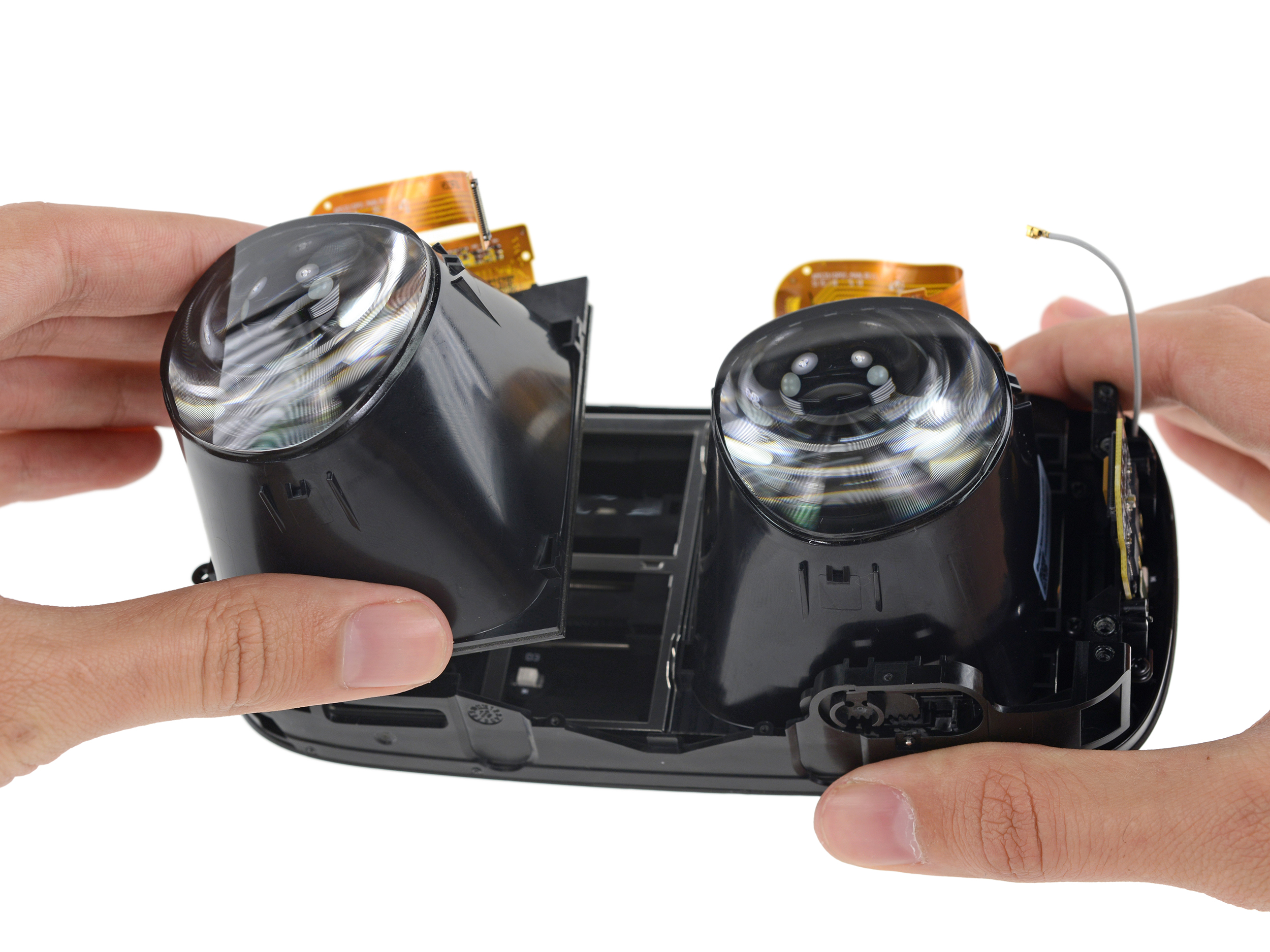 See What's Inside the Oculus Rift