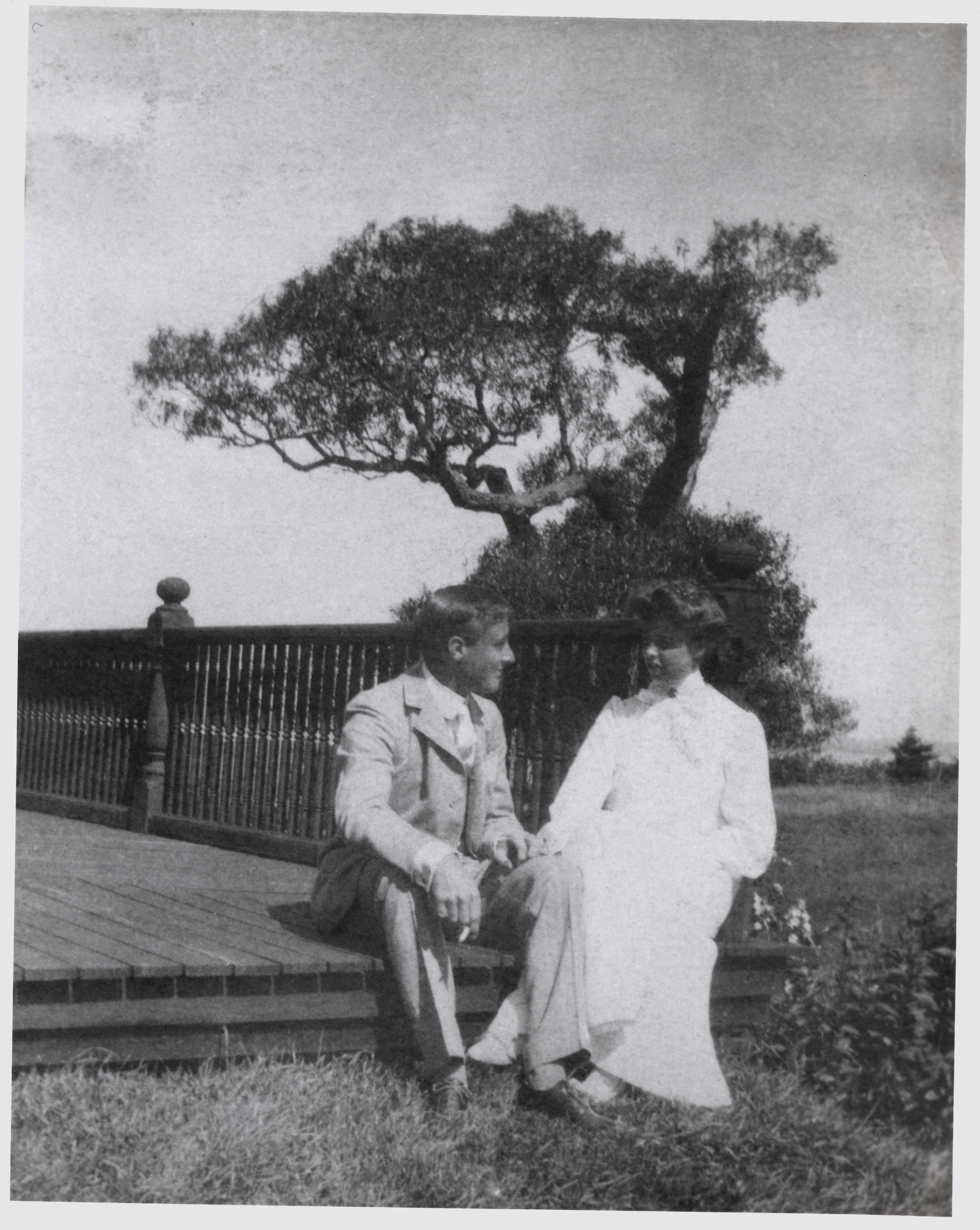 Franklin Delano Roosevelt courts Eleanor Roosevelt on Campobello Island. 1904Photo credit: Franklin D. Roosevelt Presidential Library
