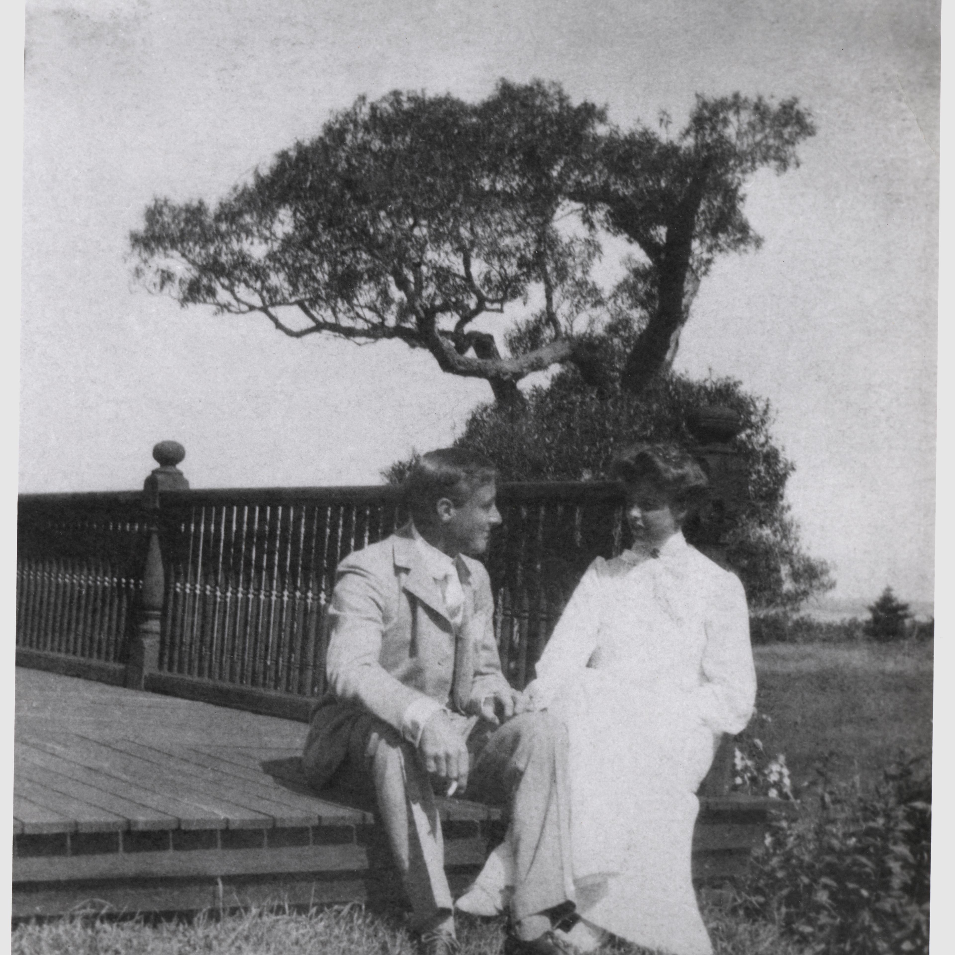 Franklin Delano Roosevelt courts Eleanor Roosevelt on Campobello Island. 1904Photo credit: Franklin D. Roosevelt Presidential Library