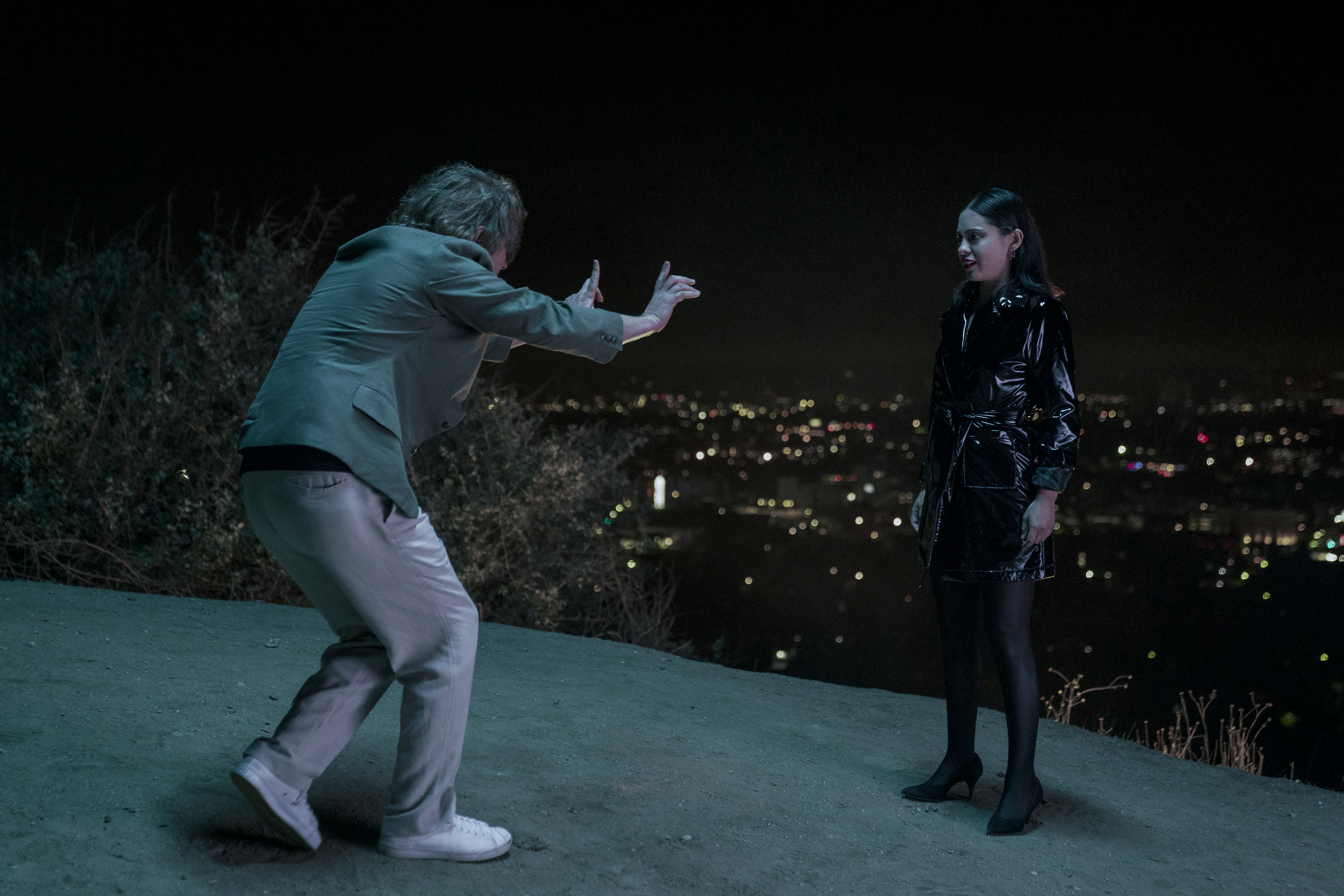 BRAND NEW CHERRY FLAVOR (L to R) ERIC LANGE as LOU BURKE and ROSA SALAZAR as LISA NOVA in episode 101 of BRAND NEW CHERRY FLAVOR Cr. MERIE WEISMILLER WALLACE/NETFLIX © 2021
