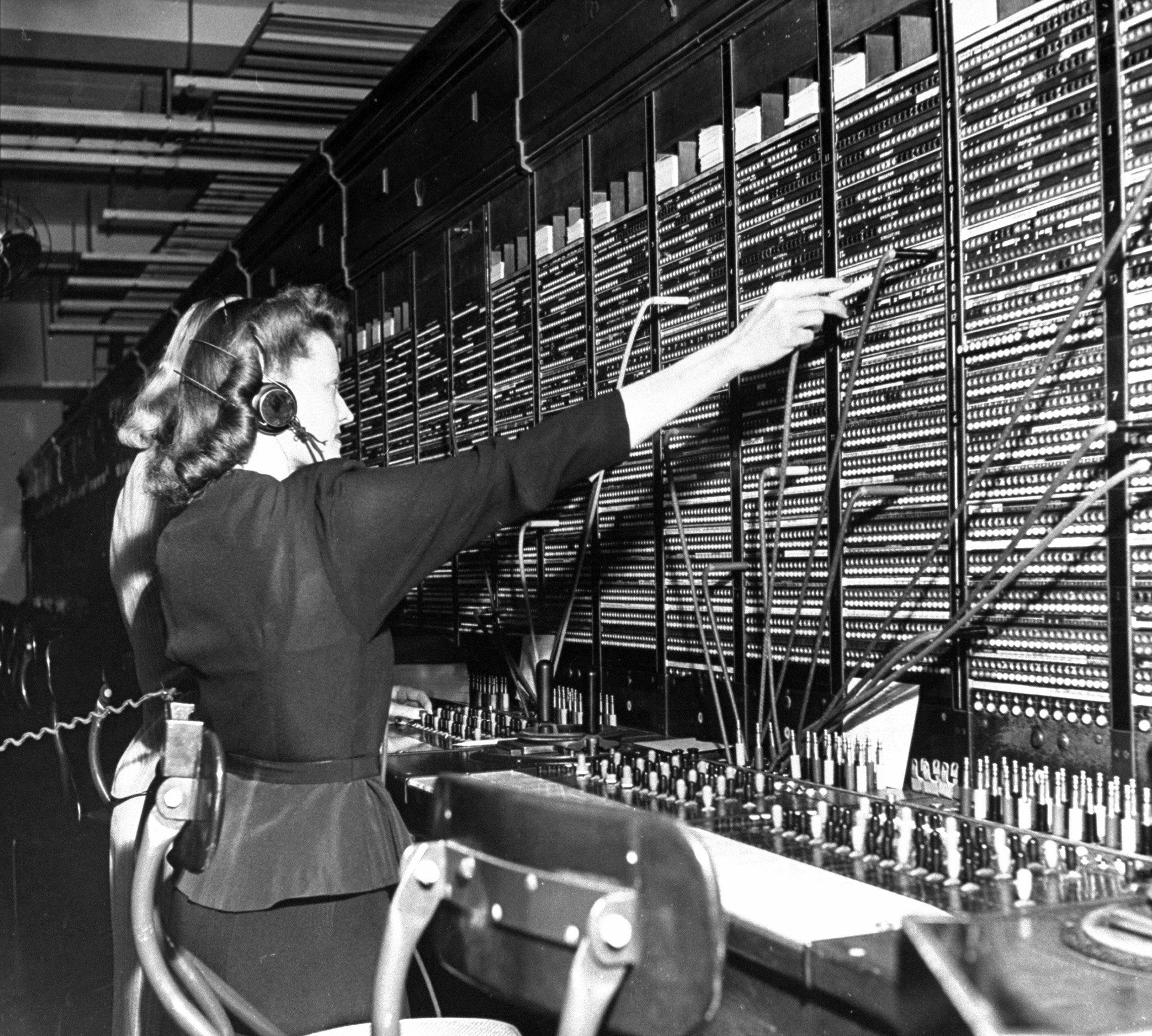Telephone operators, 1947