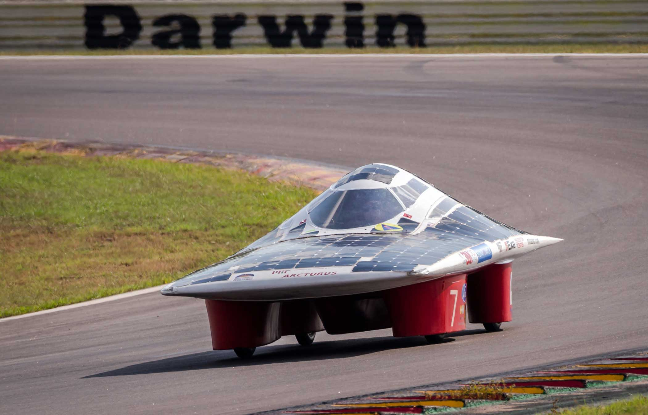 World Solar Challenge: See the Solar-Powered Cars Racing